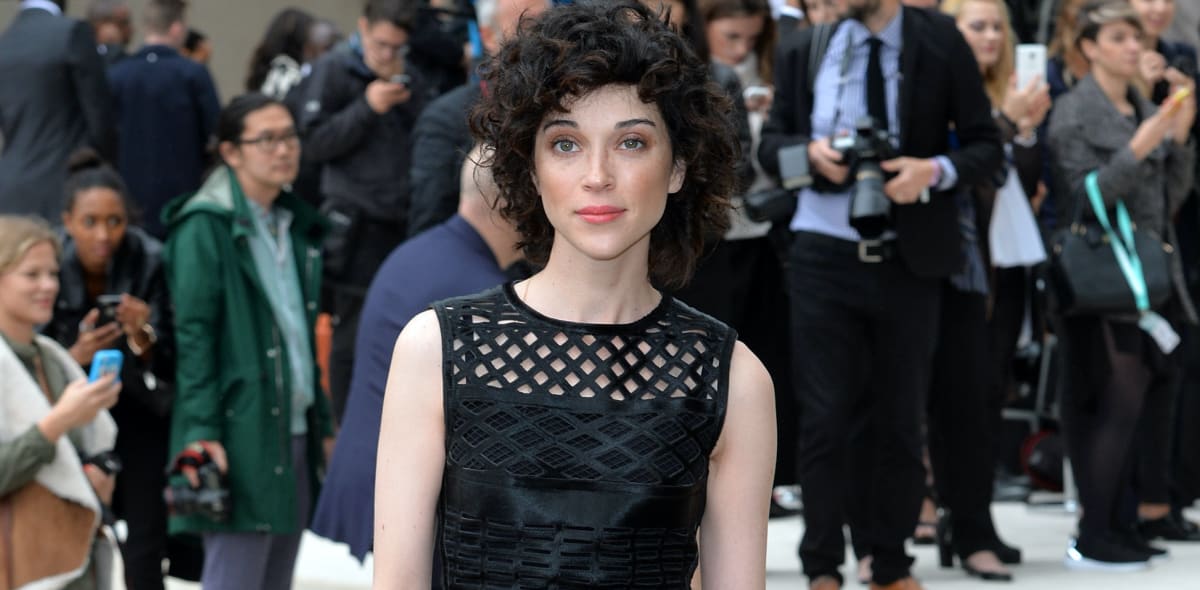 Great Outfits in Fashion History: St. Vincent in All-Black Burberry