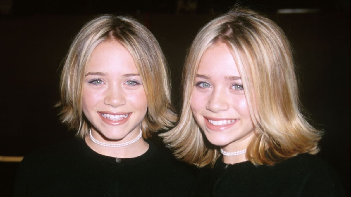 Great Outfits in Fashion History (Beauty Edition): Mary-Kate and Ashley Olsen's Flippy '90s Hair