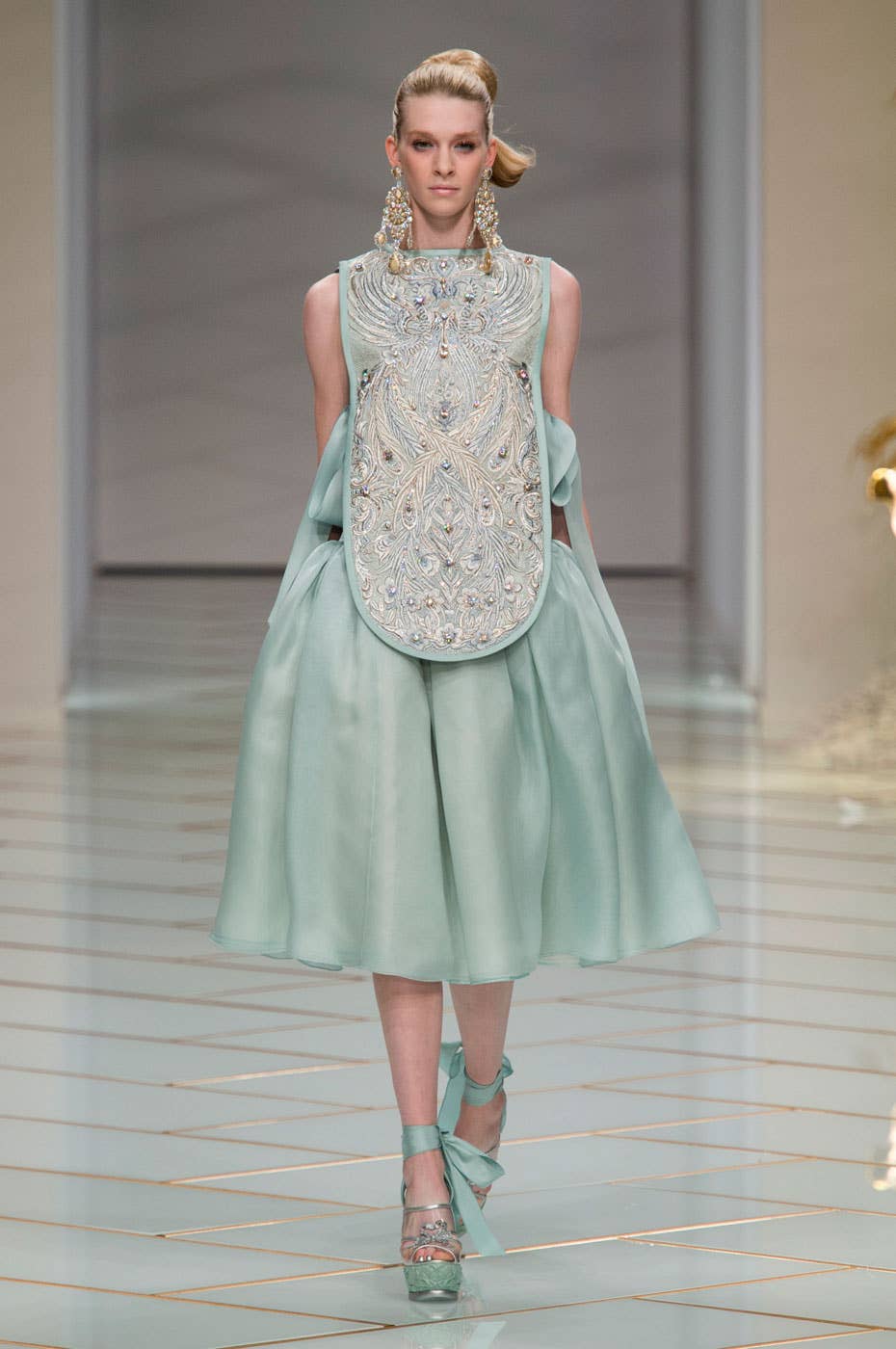 guo pei grey dress Pei, the Woman Behind Rihanna's Met Gala Masterpiece, Makes Her Paris Couture Debut Emerald_Tulle_Dress