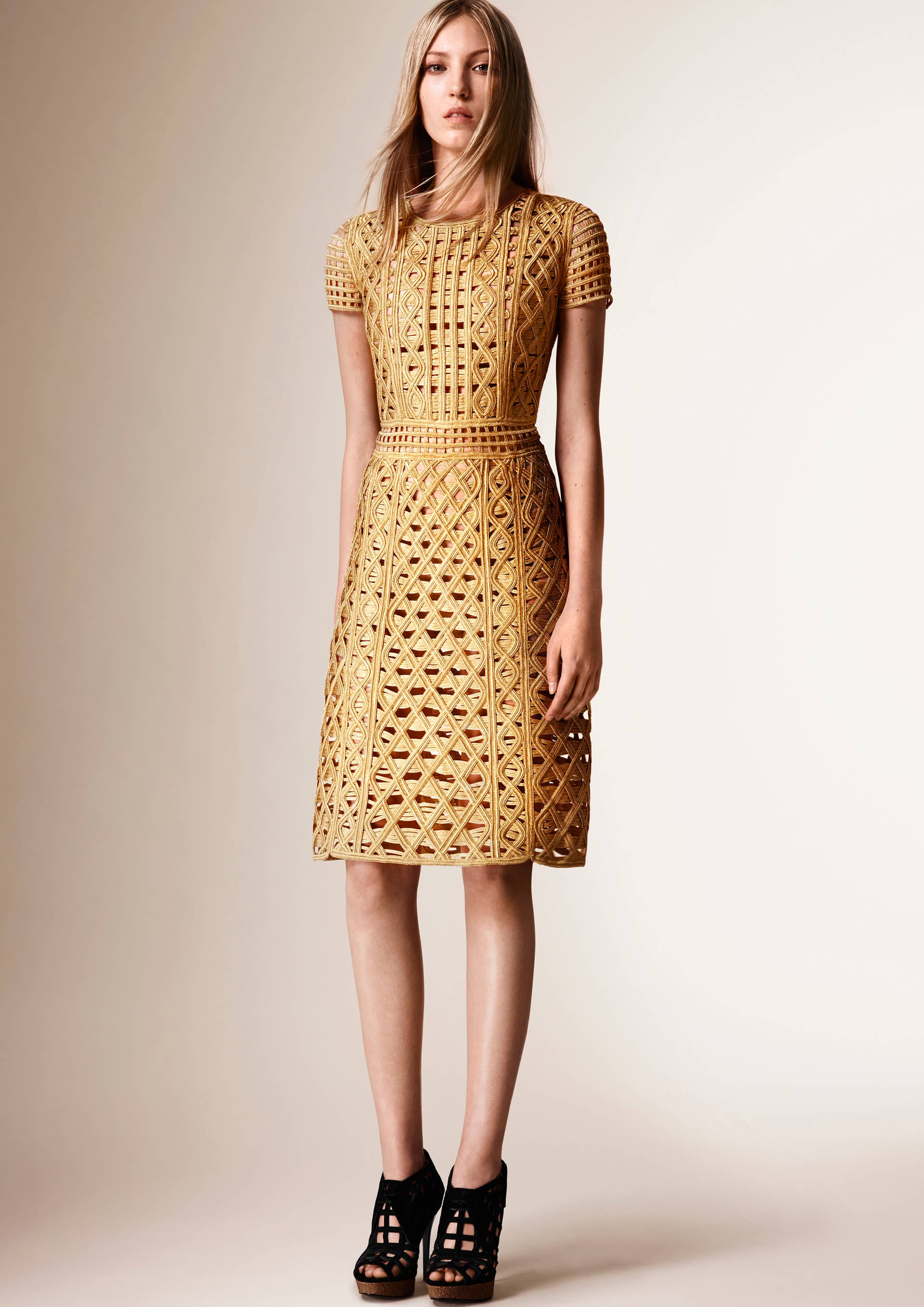 Burberry's Resort 2016 Collection Is All About Texture