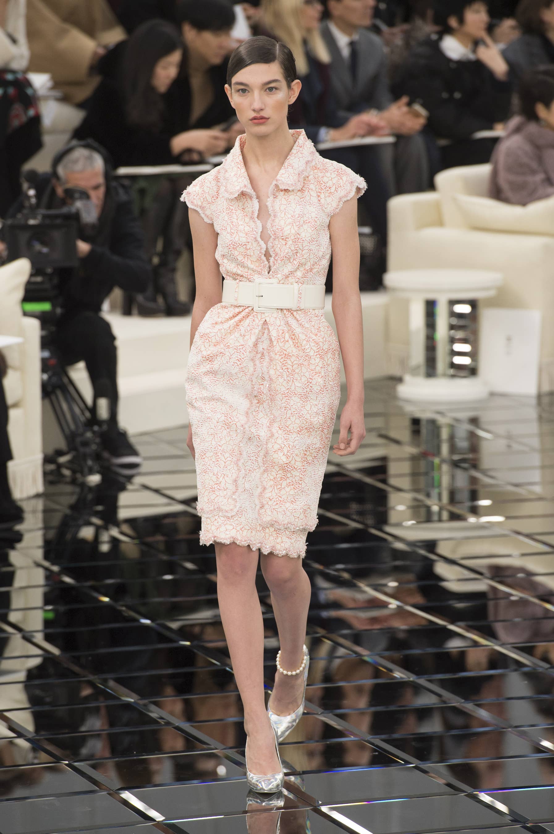 Chanel Seeks to Reinvent the Power Suit With a Retro Spring Haute Couture  Collection - Fashionista