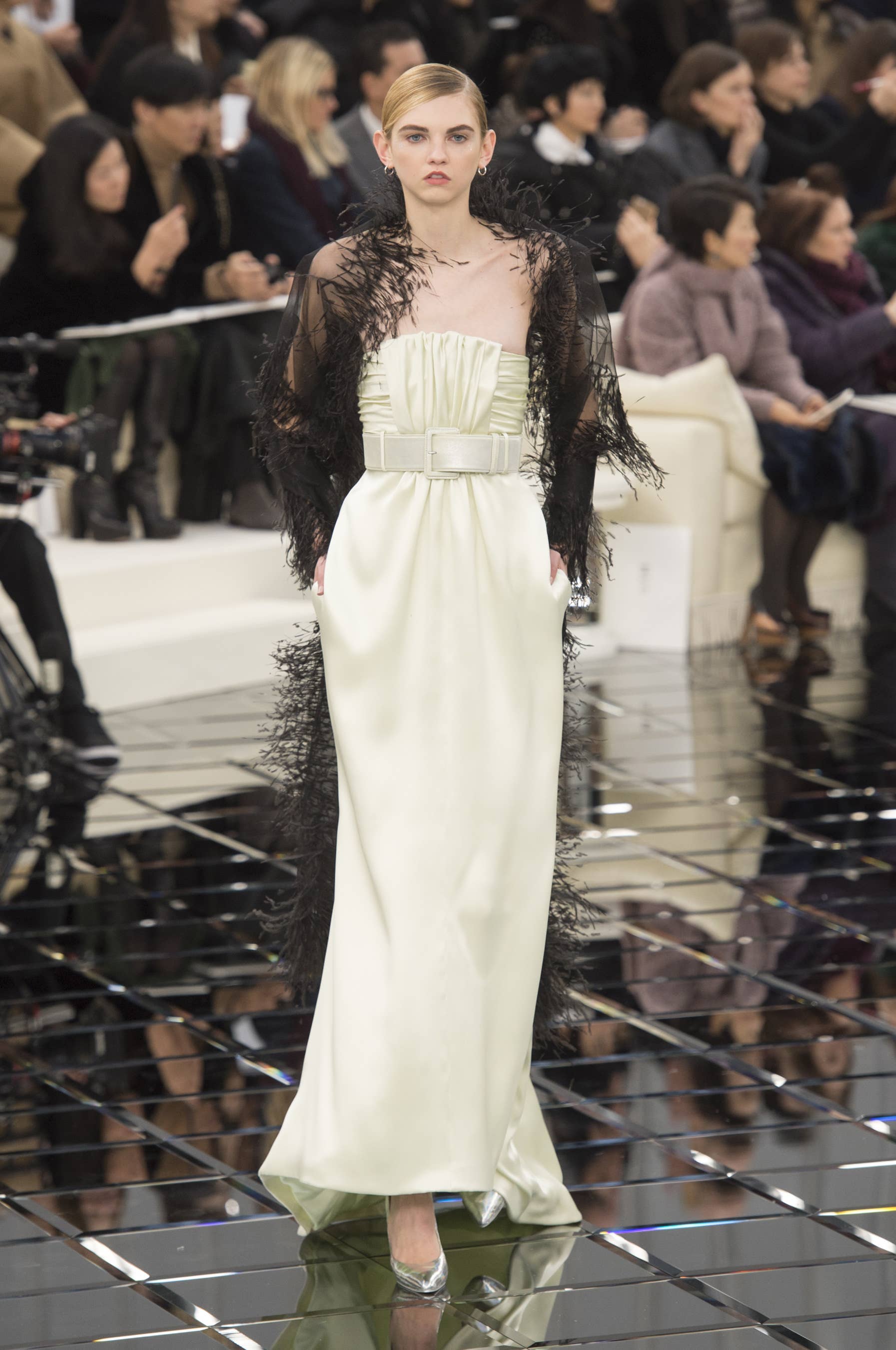 Chanel Seeks to Reinvent the Power Suit With a Retro Spring Haute Couture Collection - Fashionista Chanel Seeks to Reinvent the Power Suit With a Retro Spring Haute Couture Collection - Fashionista