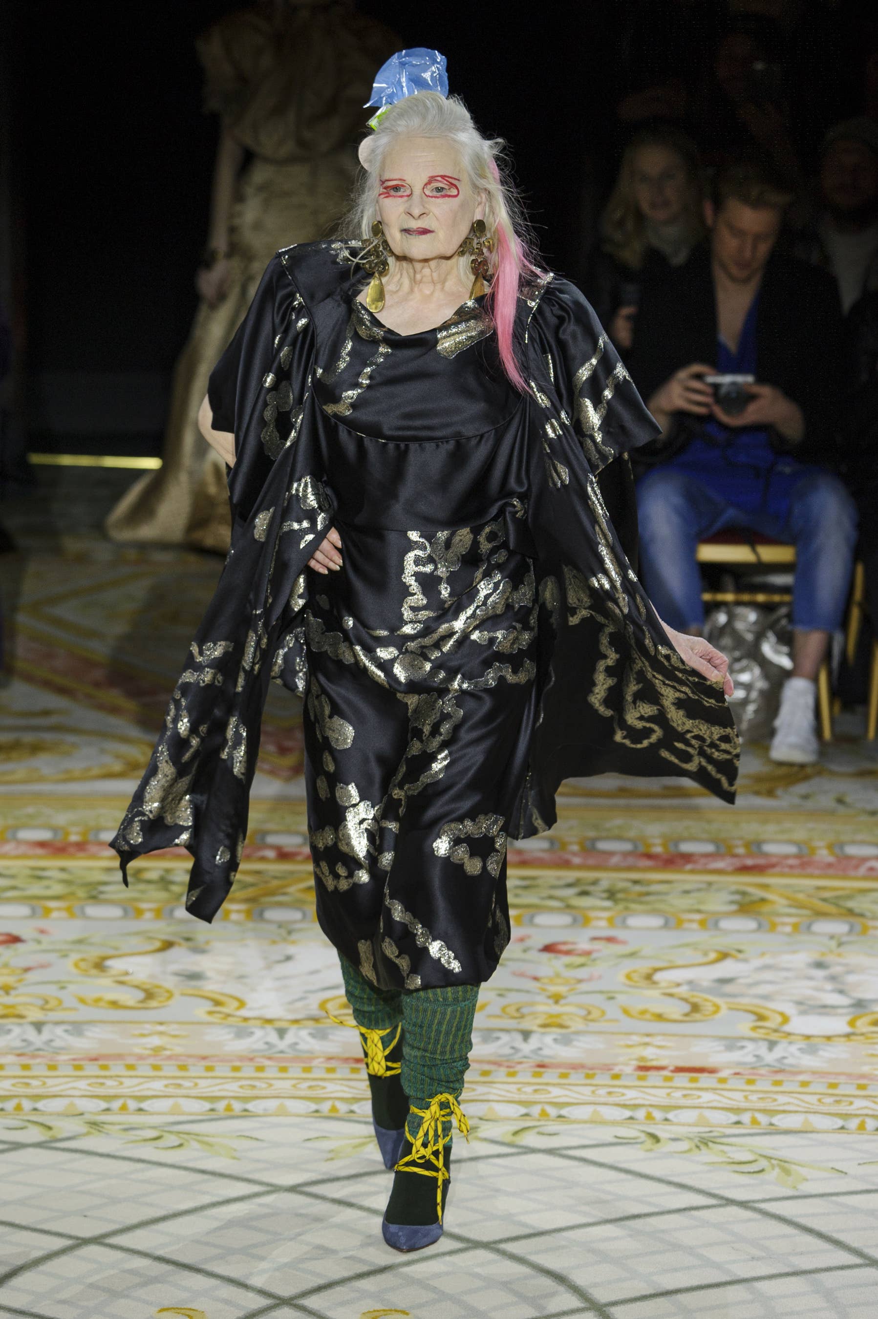 VivienneWestwood andi様 Vivienne Westwood's OBE Dress Sans-Underwear Goes Viral 30 Years Later