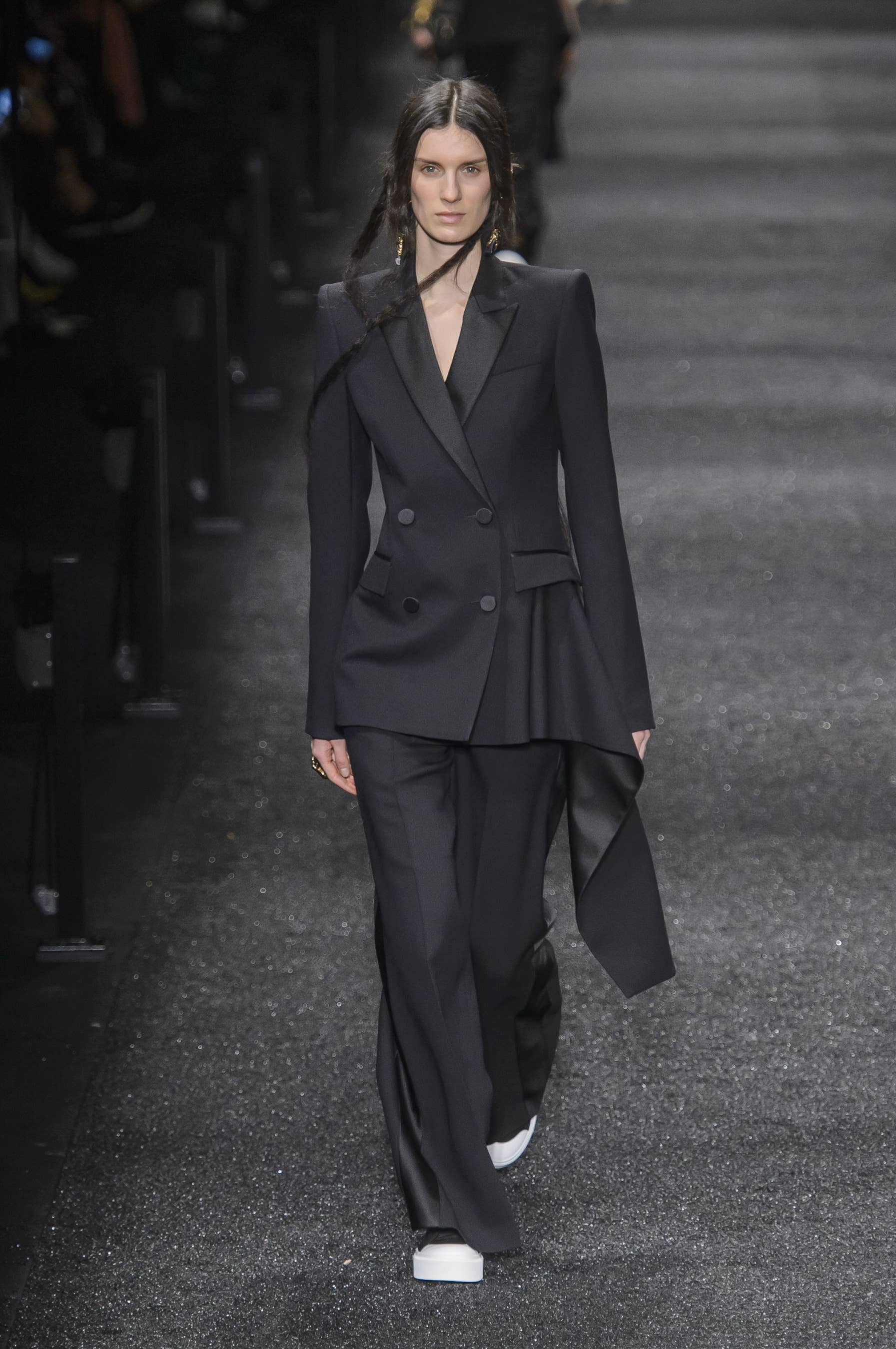 Every Look From the Alexander McQueen Fall 2017 Collection