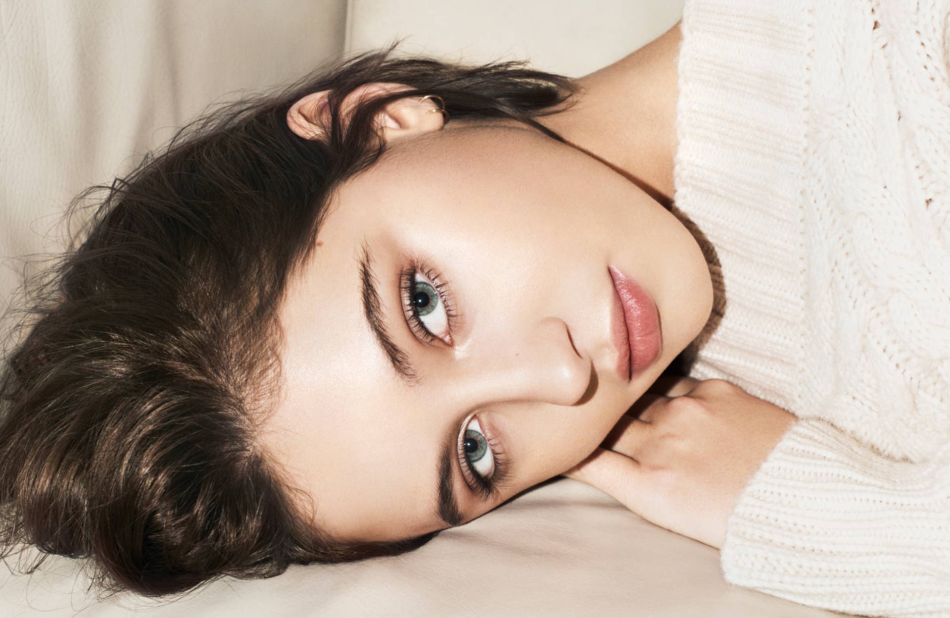 Here's How to Look Like Iris Law in Her New Burberry Beauty