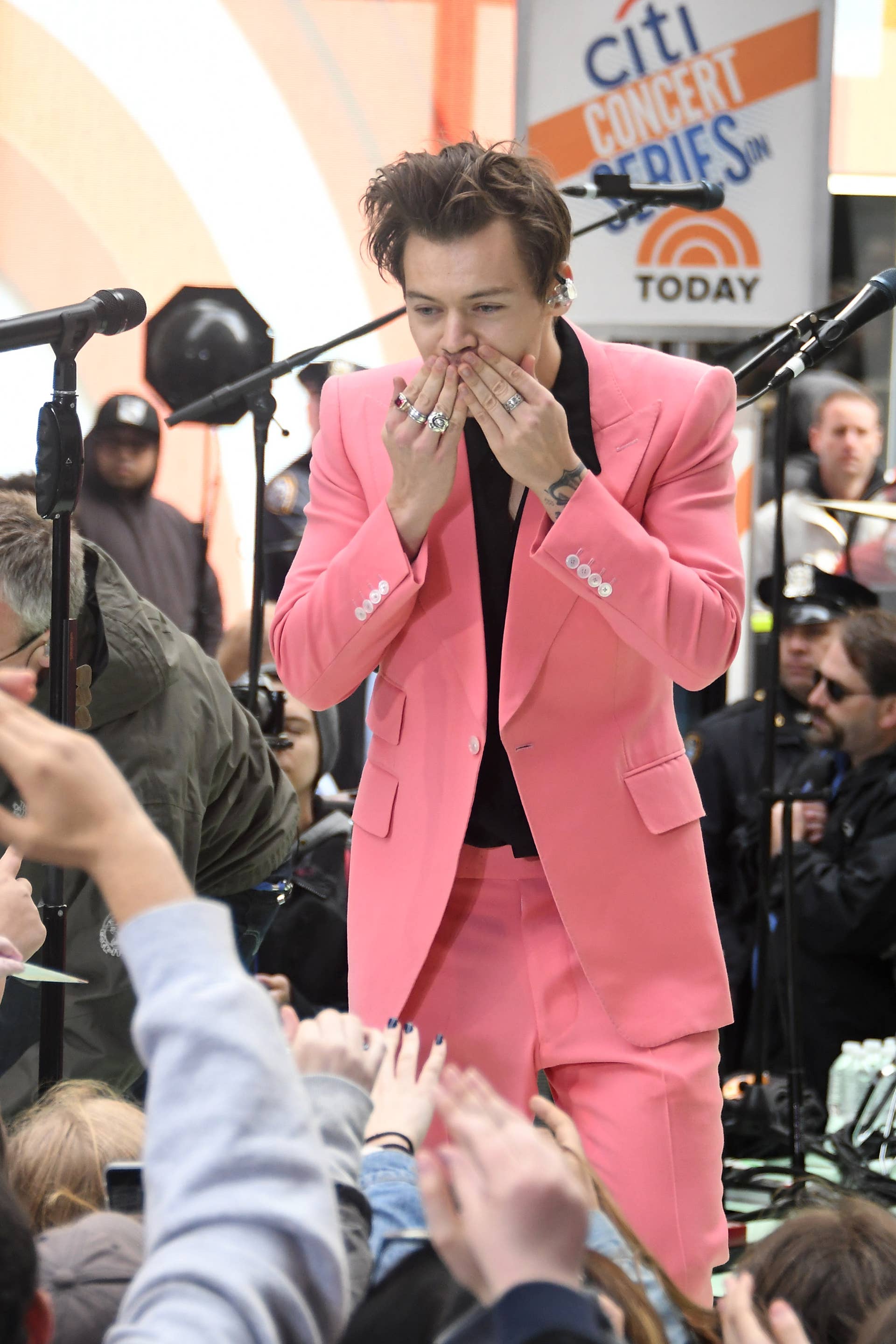 Famous Millennial Harry Styles Wore a 'Millennial Pink' Suit to