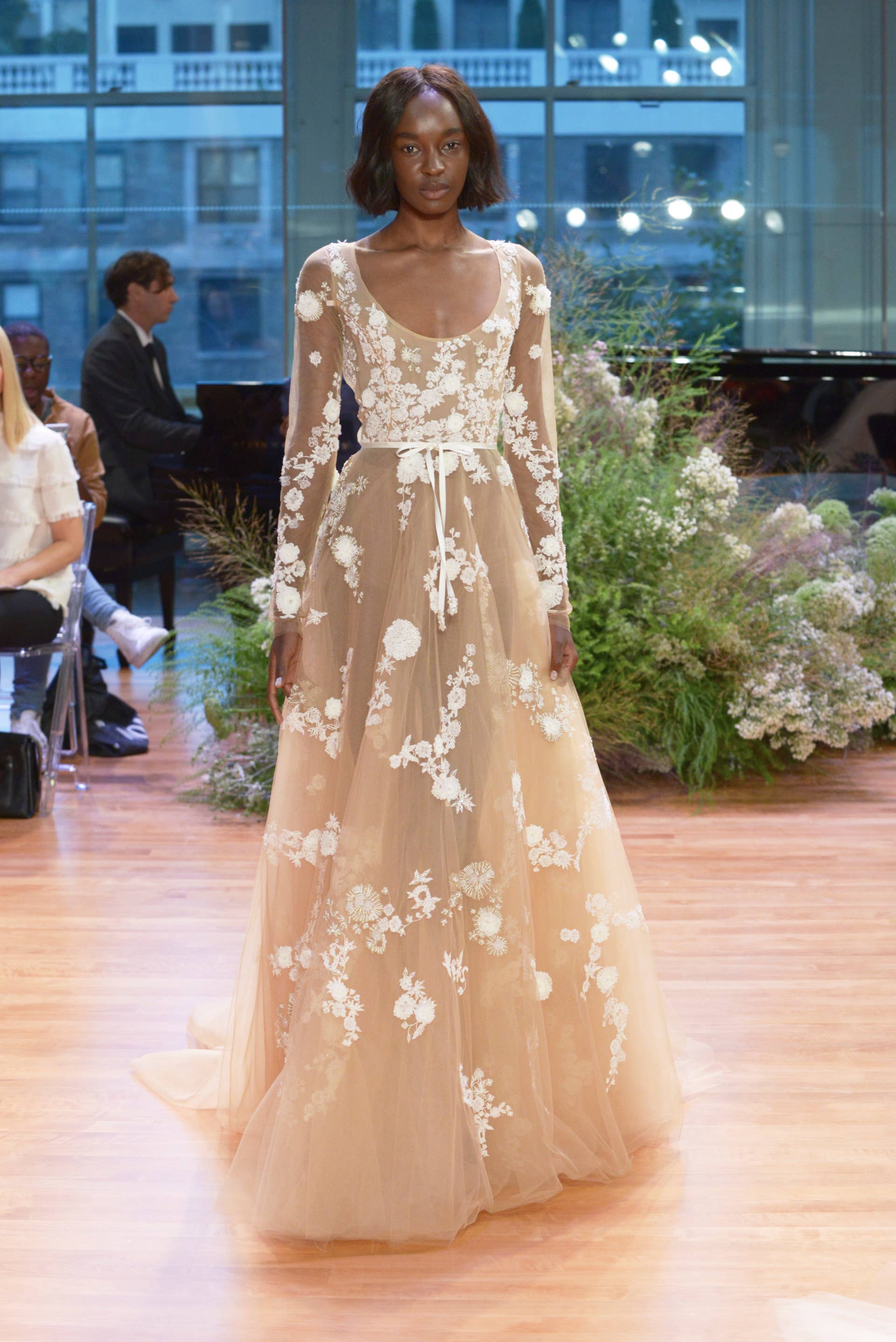 The 11 Best Wedding Dresses for Fall 2017 - Fashionista The 11 Best Wedding Dresses for Fall 2017 - Fashionista