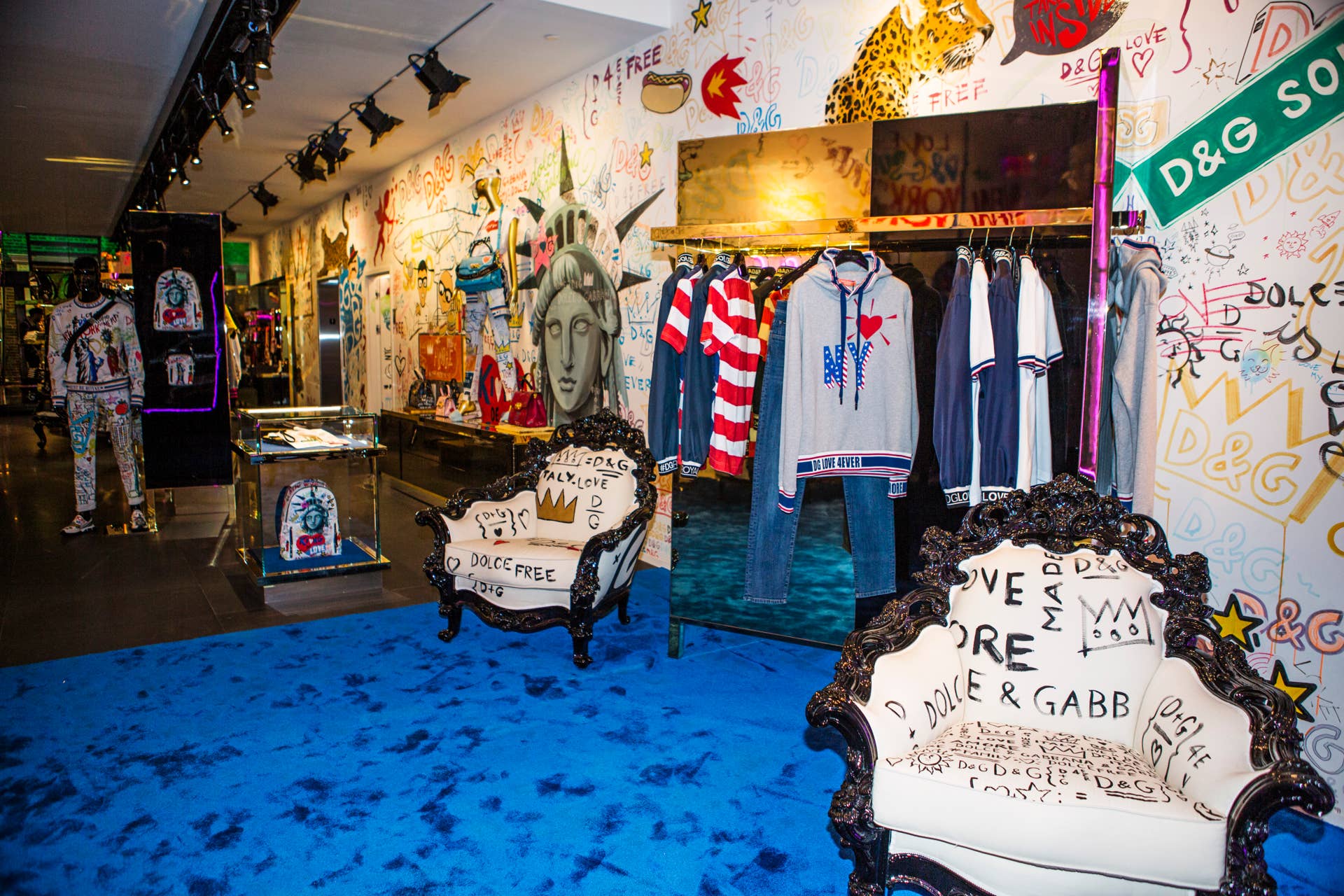 DOLCE&GABBANA トップス タンクトップ Shury 新品タグ付き】ドルチェ＆ガッバーナ タンクトップ DOLCE&GABBANA