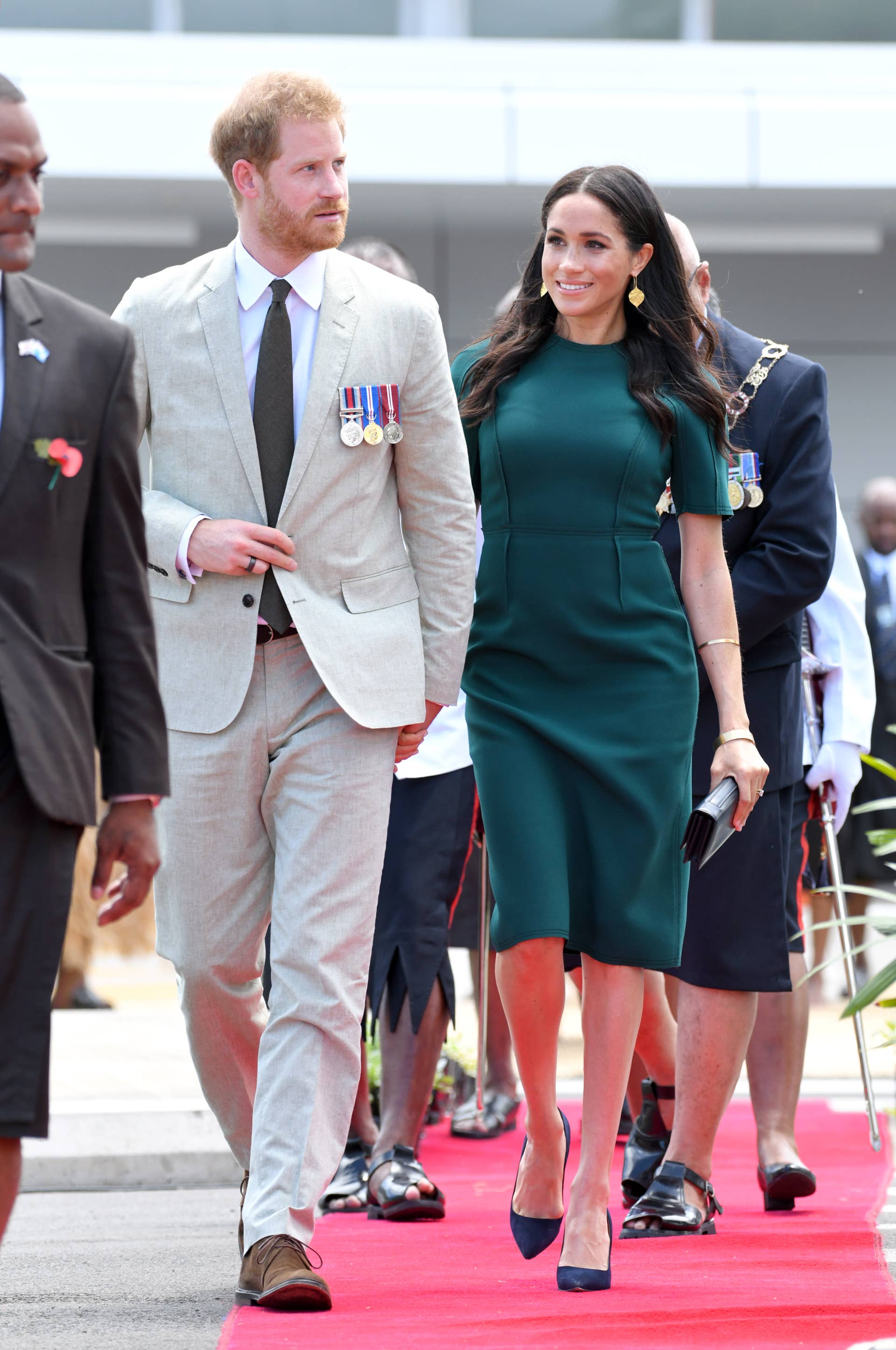 Meghan Markle Wore a Thing: Green Jason Wu Sheath Dress in Fiji Edition - Fashionista Meghan Markle Wore a Thing: Green Jason Wu Sheath Dress in Fiji Edition - Fashionista