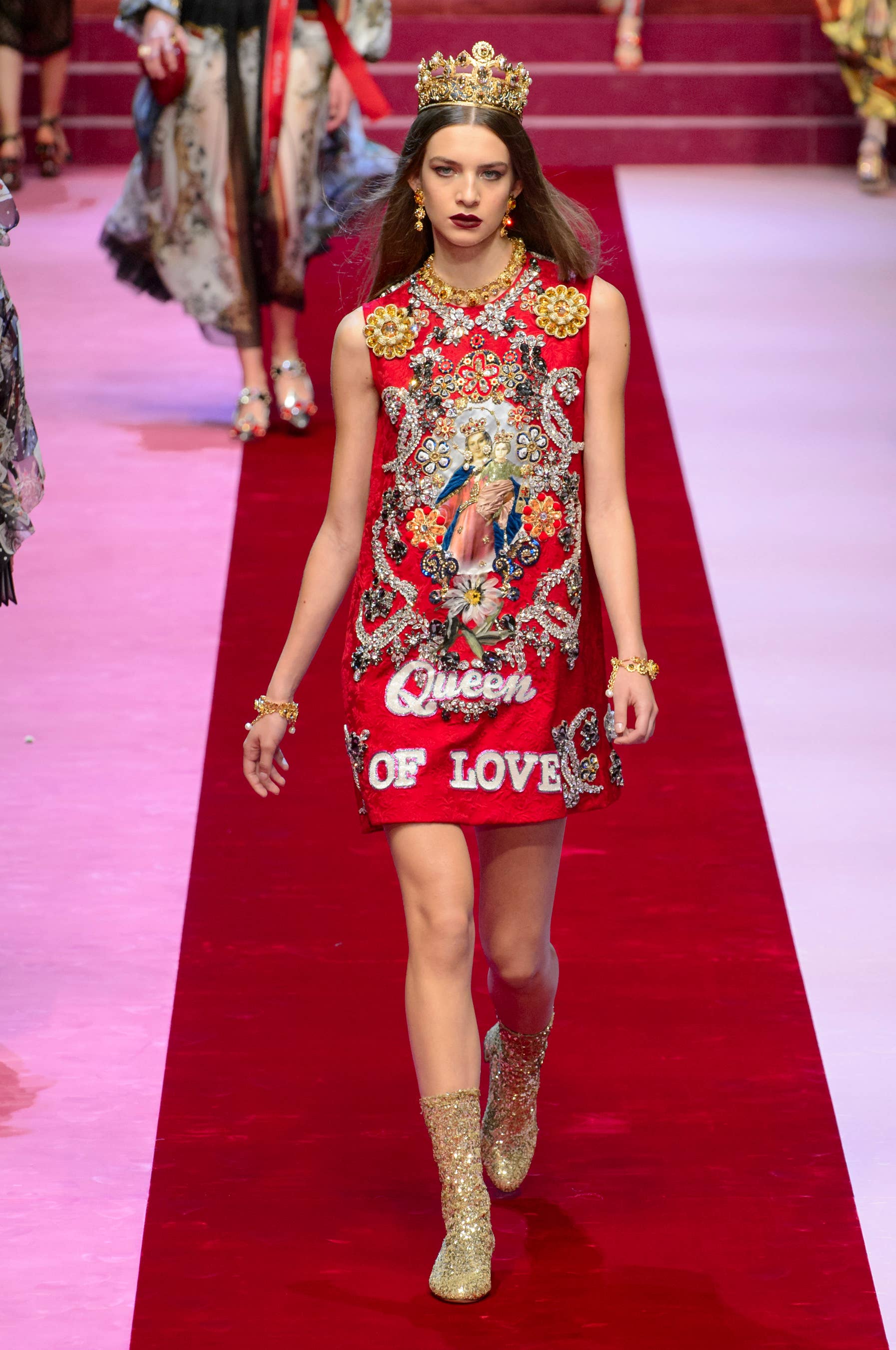 Dolce & Gabbana's Queens of Hearts Were a Sparkly Feast for the