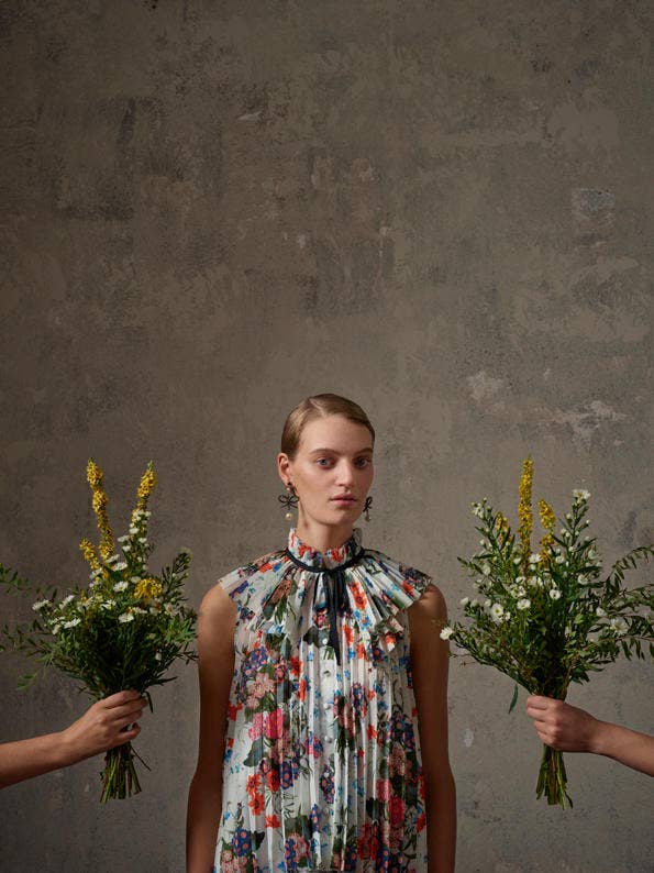 ERDEM×H&amp;Mプリーツトップス ca378f4560ea790a5cfbaa599b7390