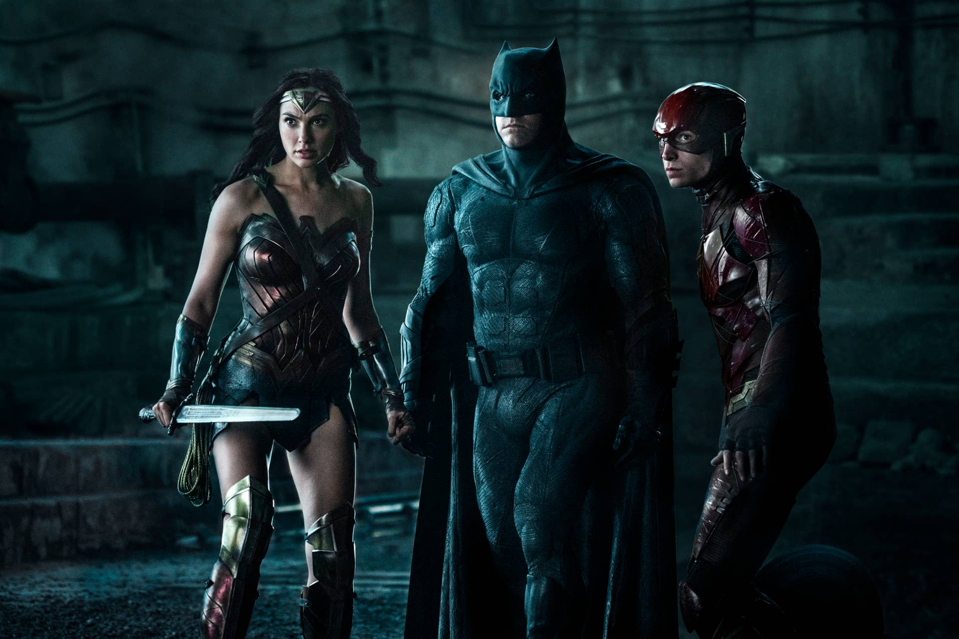 Wonder Woman's 'Civilian' Wardrobe in 'Justice League' is Just as Stunning  as Her Supersuit - Fashionista