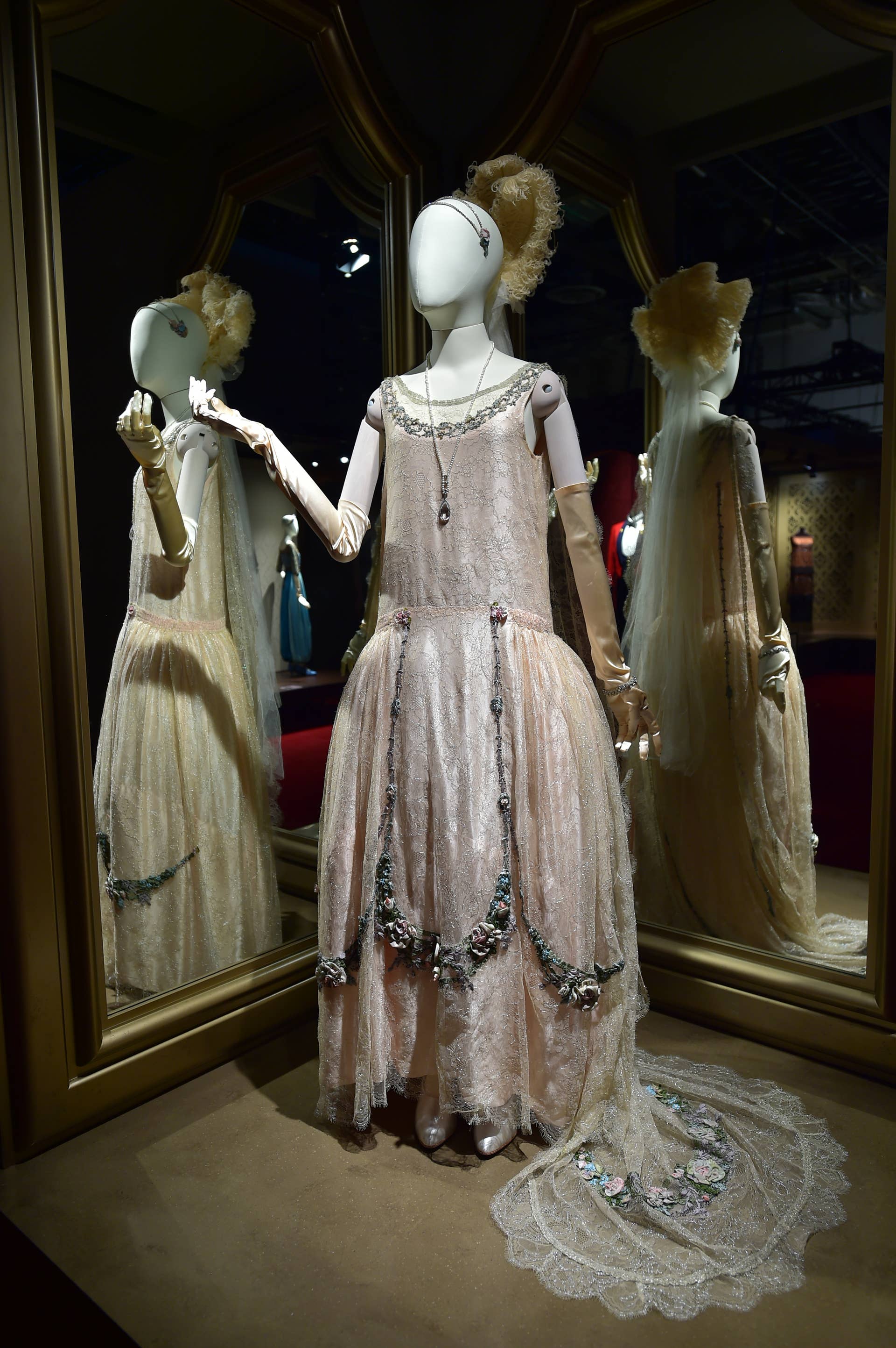The Most Iconic Costumes From 6 Seasons of 'Downton Abbey' Are on Exhibit  (and Coming Soon to a City Near You) - Fashionista