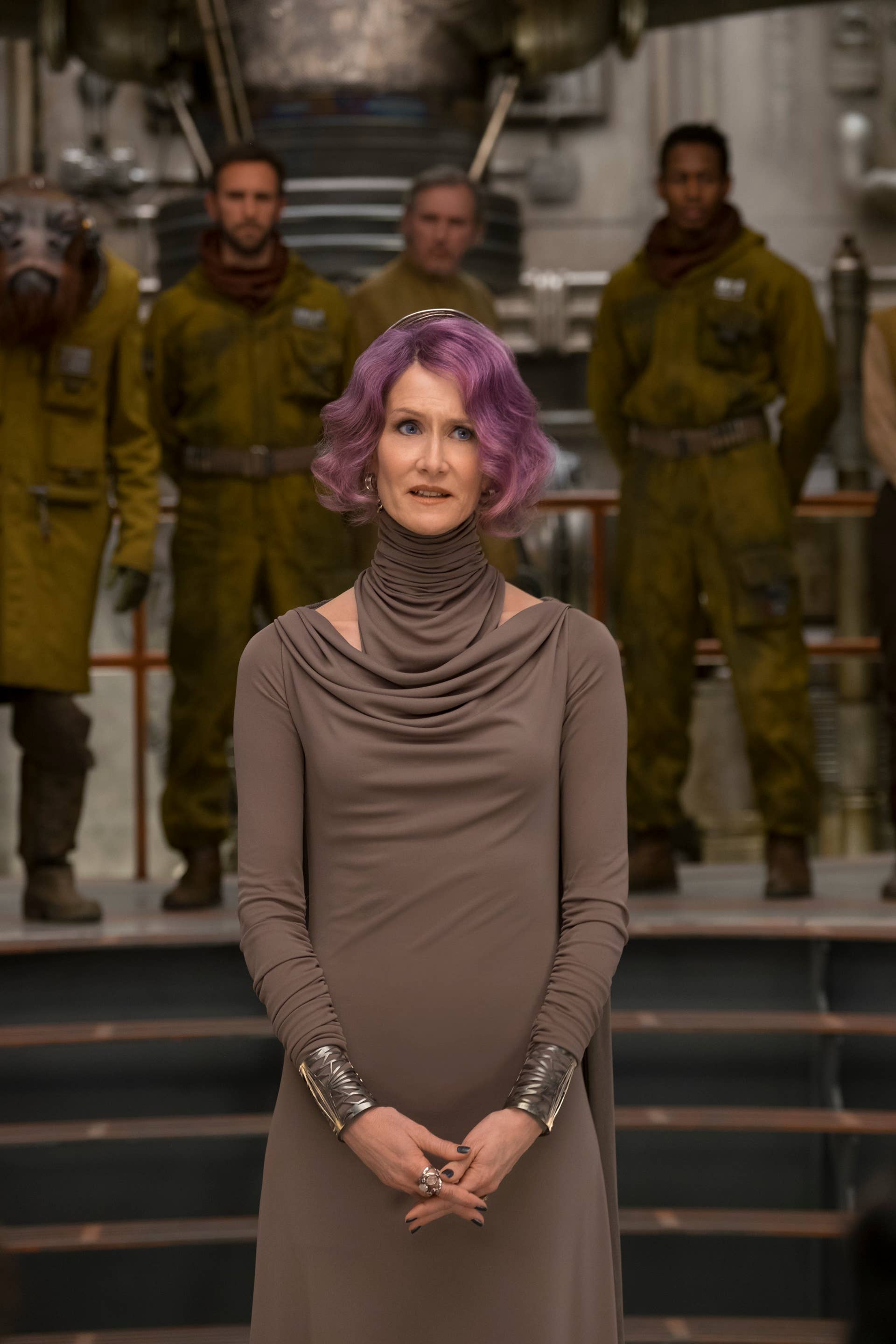 The 'Star Wars: The Last Jedi' Costume Designer Looked to Queen Elizabeth  II to Dress Carrie Fisher - Fashionista
