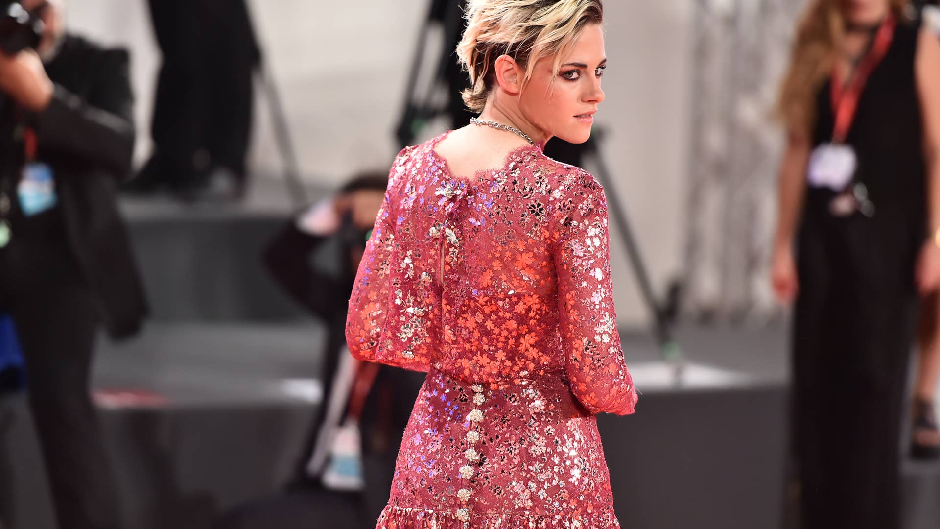 barbara palvin pink dress  09.20.10