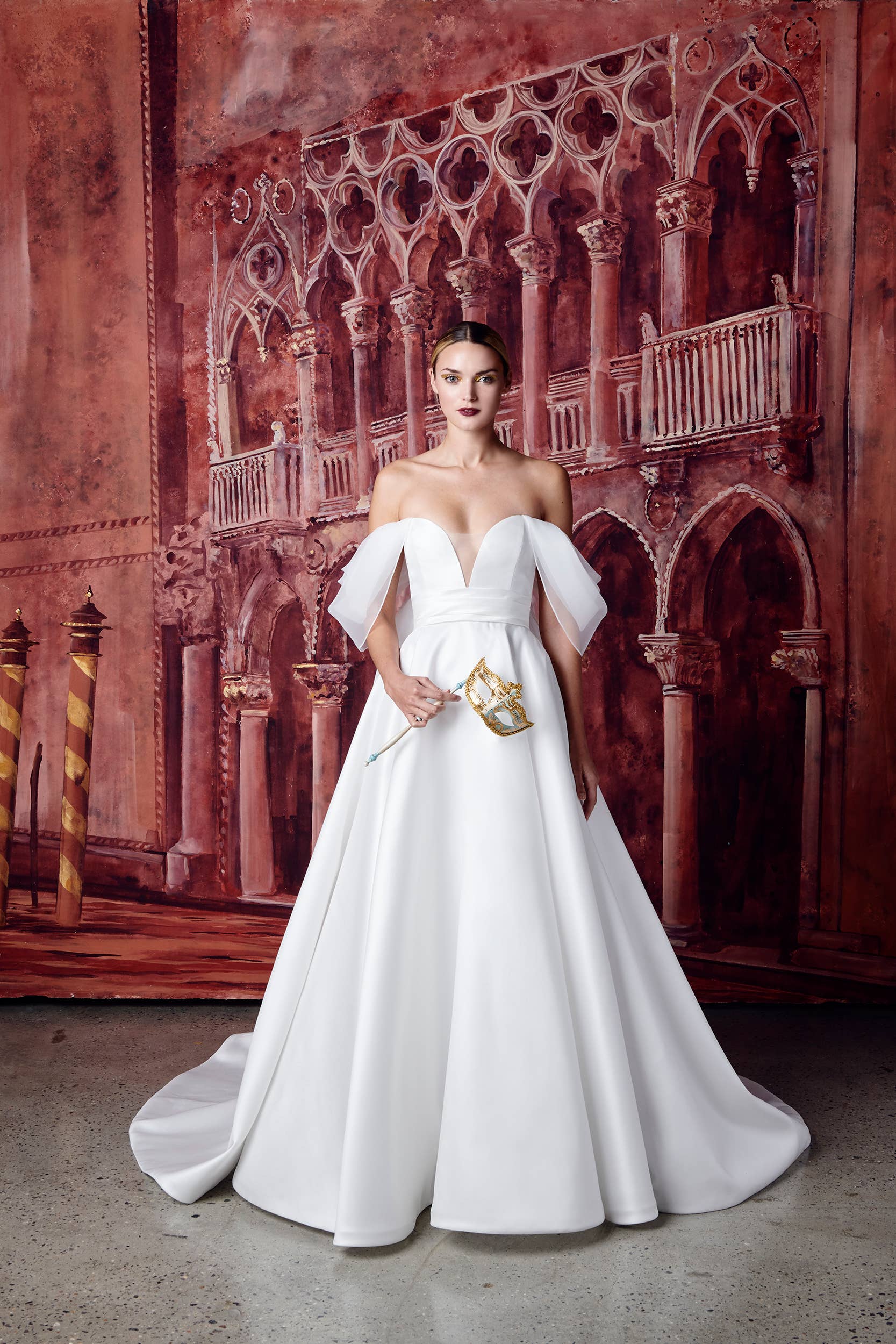 The 11 Top Bridal Trends for Fall 2020 Revisit and Update the Classics - Fashionista The 11 Top Bridal Trends for Fall 2020 Revisit and Update the Classics - Fashionista