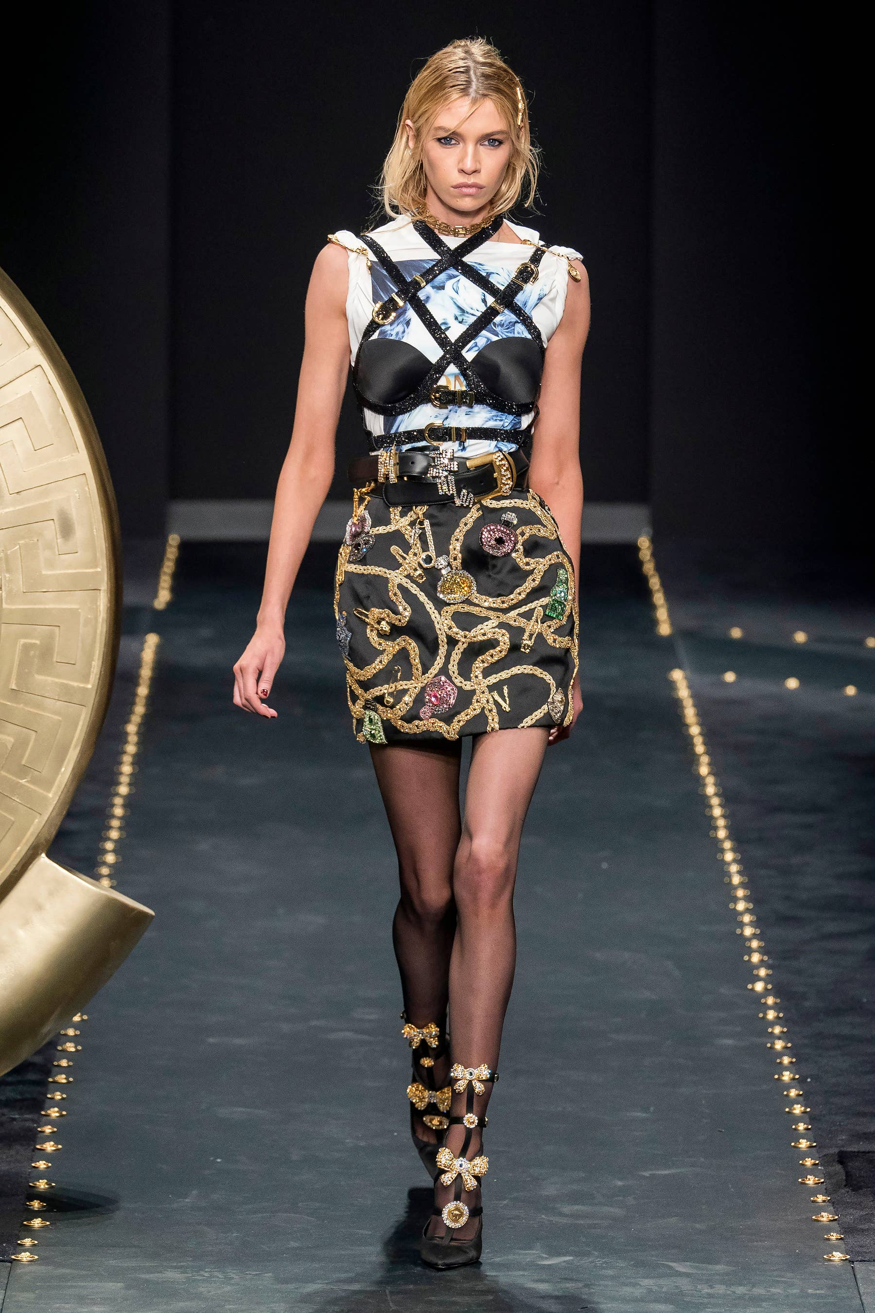 See Every Look from Versace's Fall 2019 Collection - Fashionista