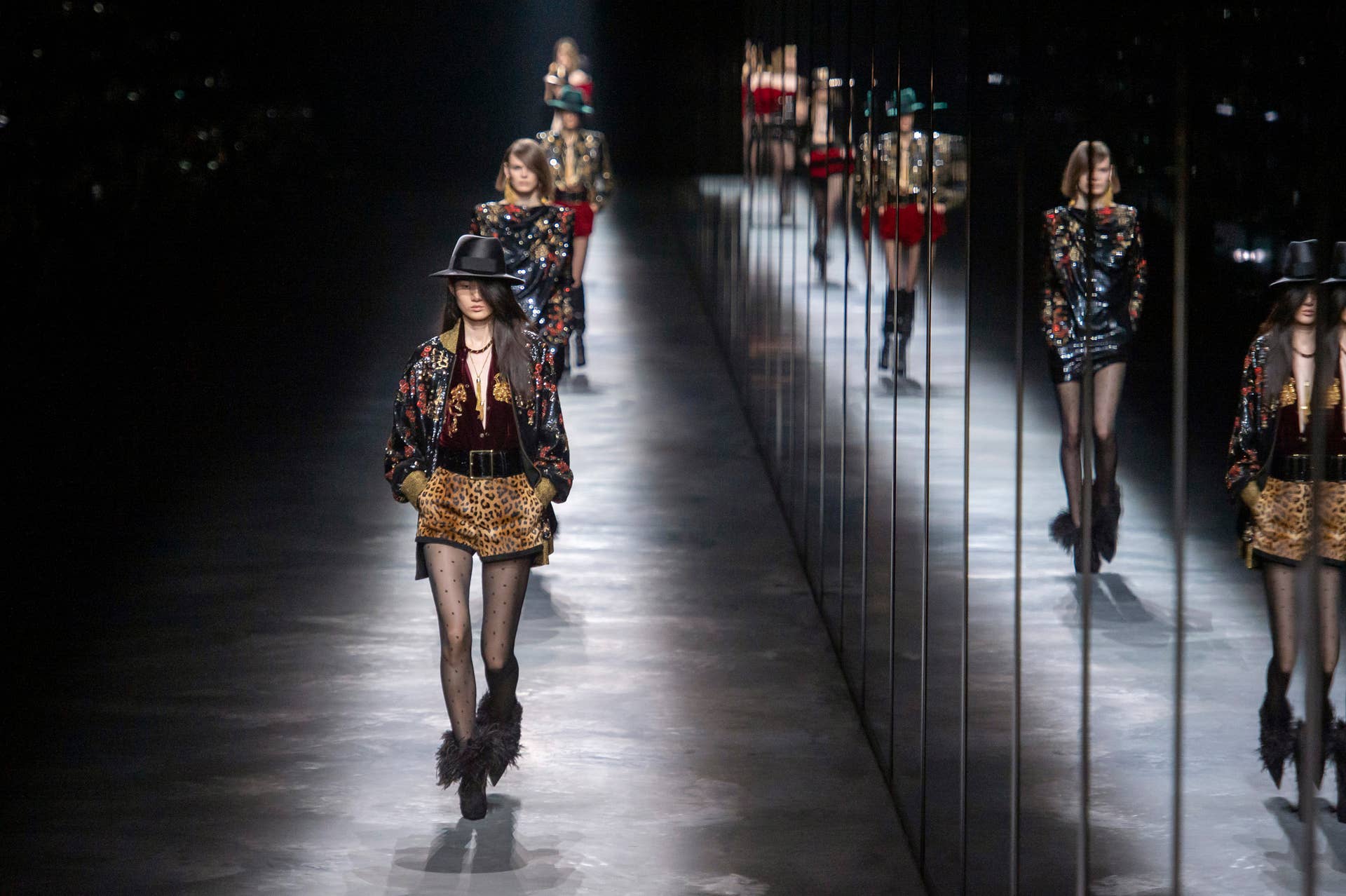 YVES SAINT LAURENT / 豪華 ダイヤル &amp; ベゼル 装飾 Saint Laurent | サンローラン公式オンラインストア | YSL.com