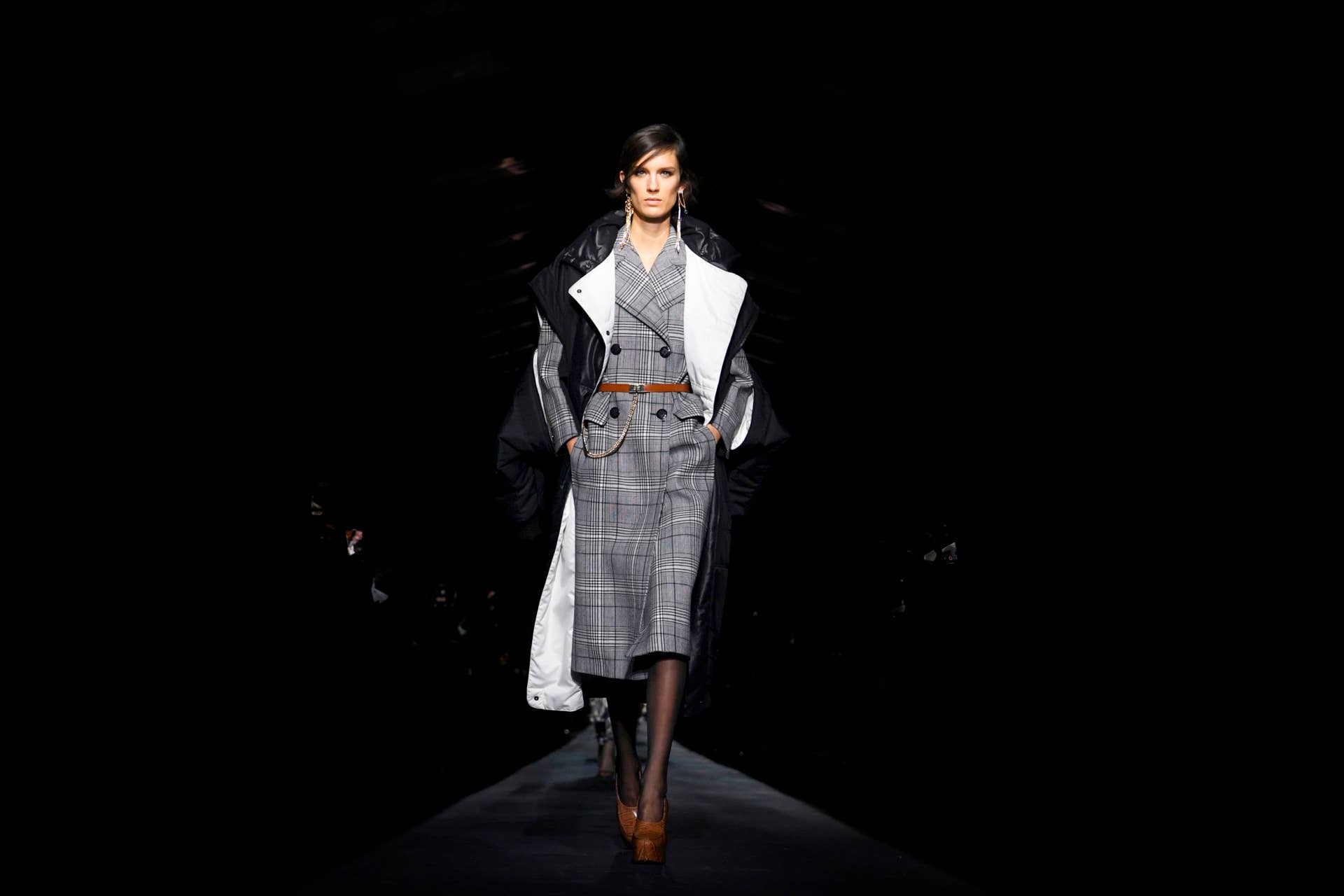 GIVENCHY20AWロングコートby Clare Waight Keller Clare Waight Keller, of Givenchy and Chloé Fame, Is the Designer