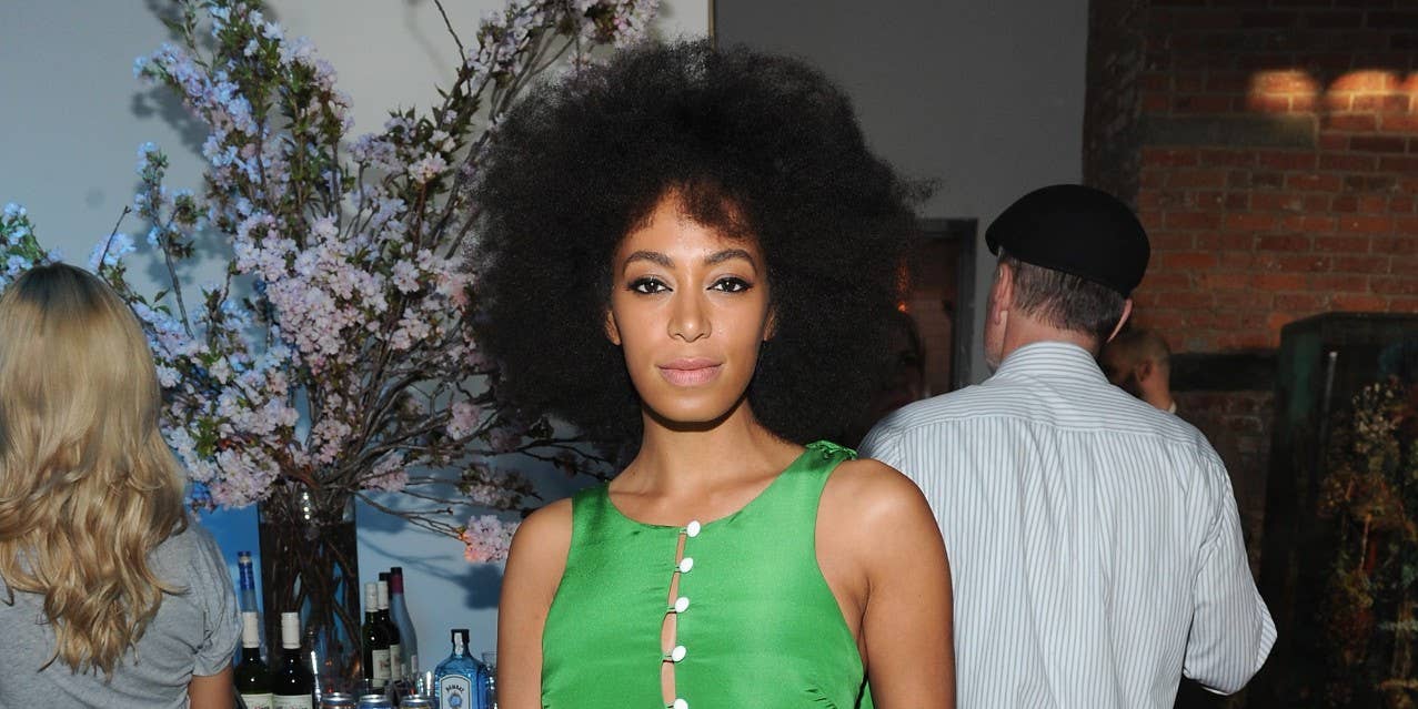 Great Outfits in Fashion History: Solange in Bright-Green Rosie Assoulin -  Fashionista