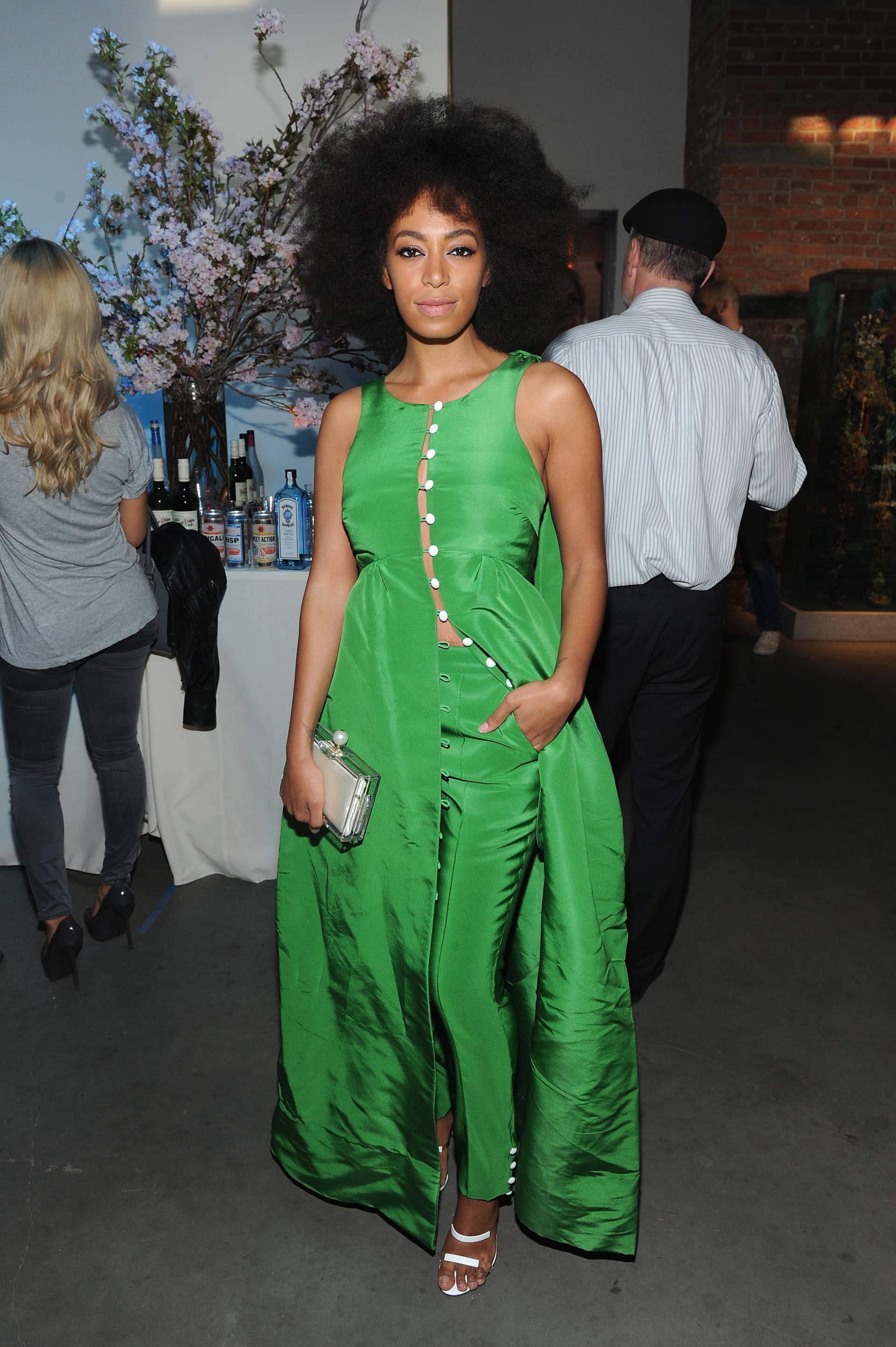 Great Outfits in Fashion History: Solange in Bright-Green Rosie Assoulin - Fashionista Great Outfits in Fashion History: Solange in Bright-Green Rosie Assoulin - Fashionista