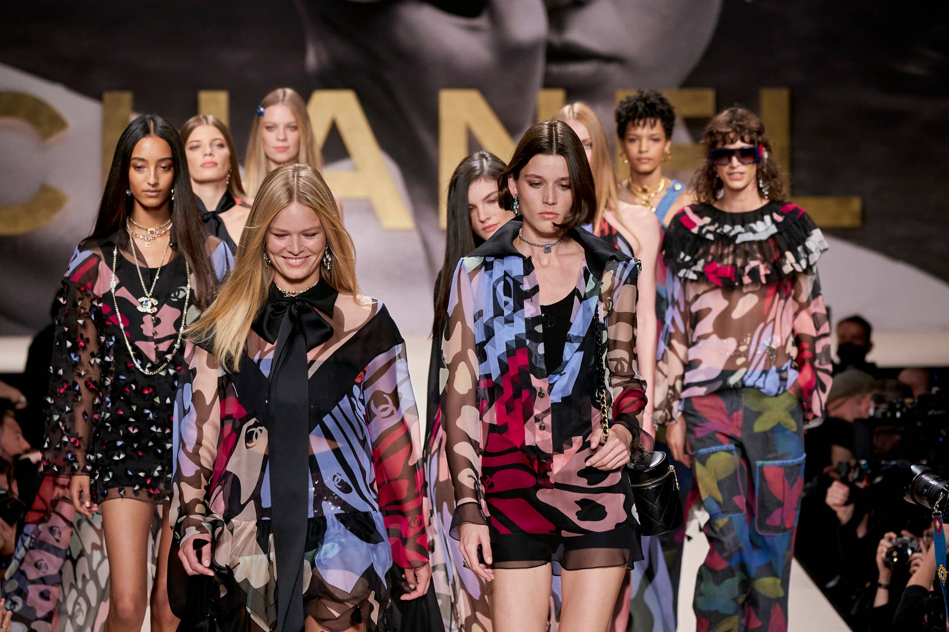 Chanel Goes, Like, Totally '90s for Spring 2022 - Fashionista