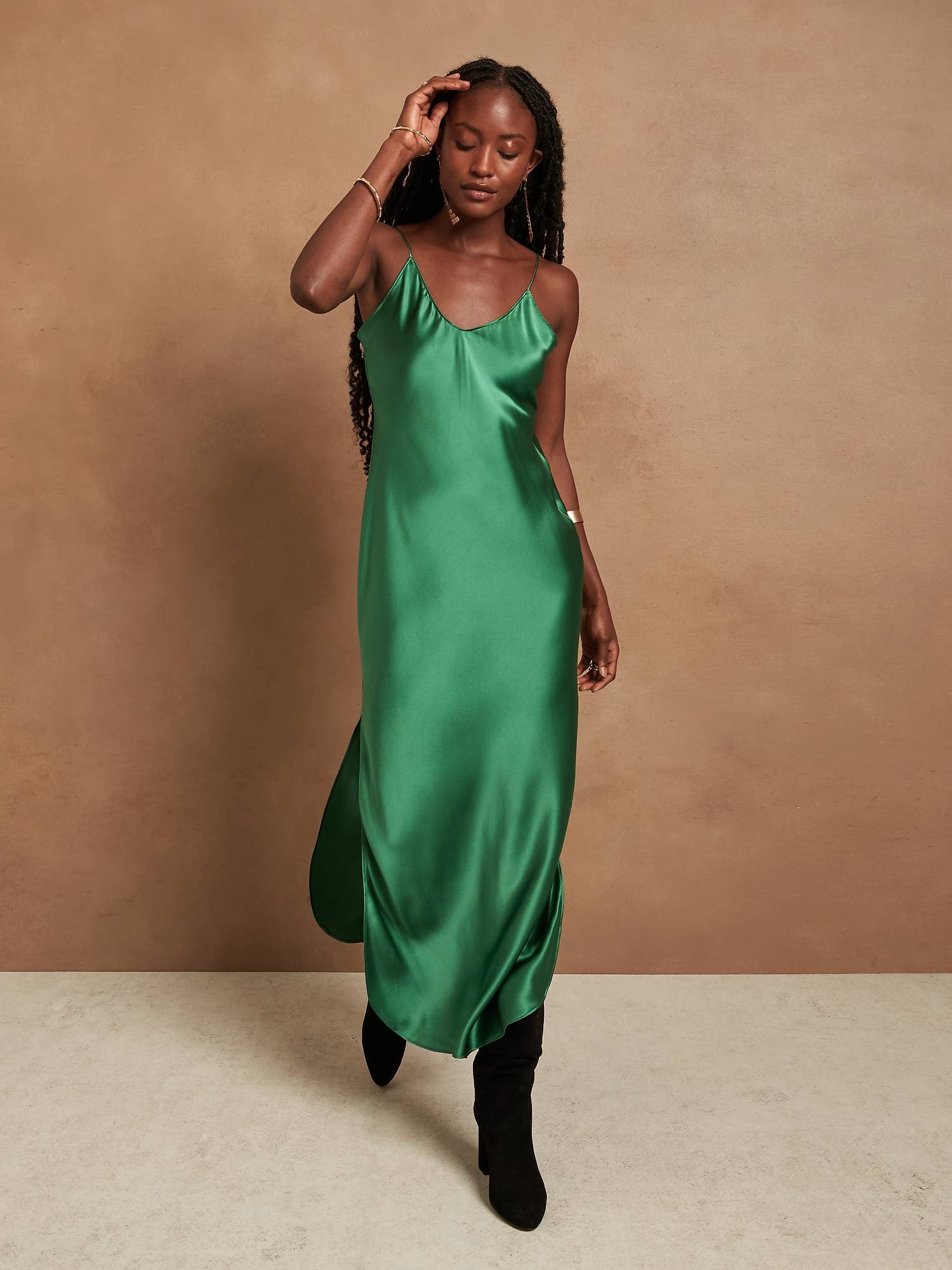 angela bassett green dress Angela Bassett opens up about honoring her late mother through advocacy