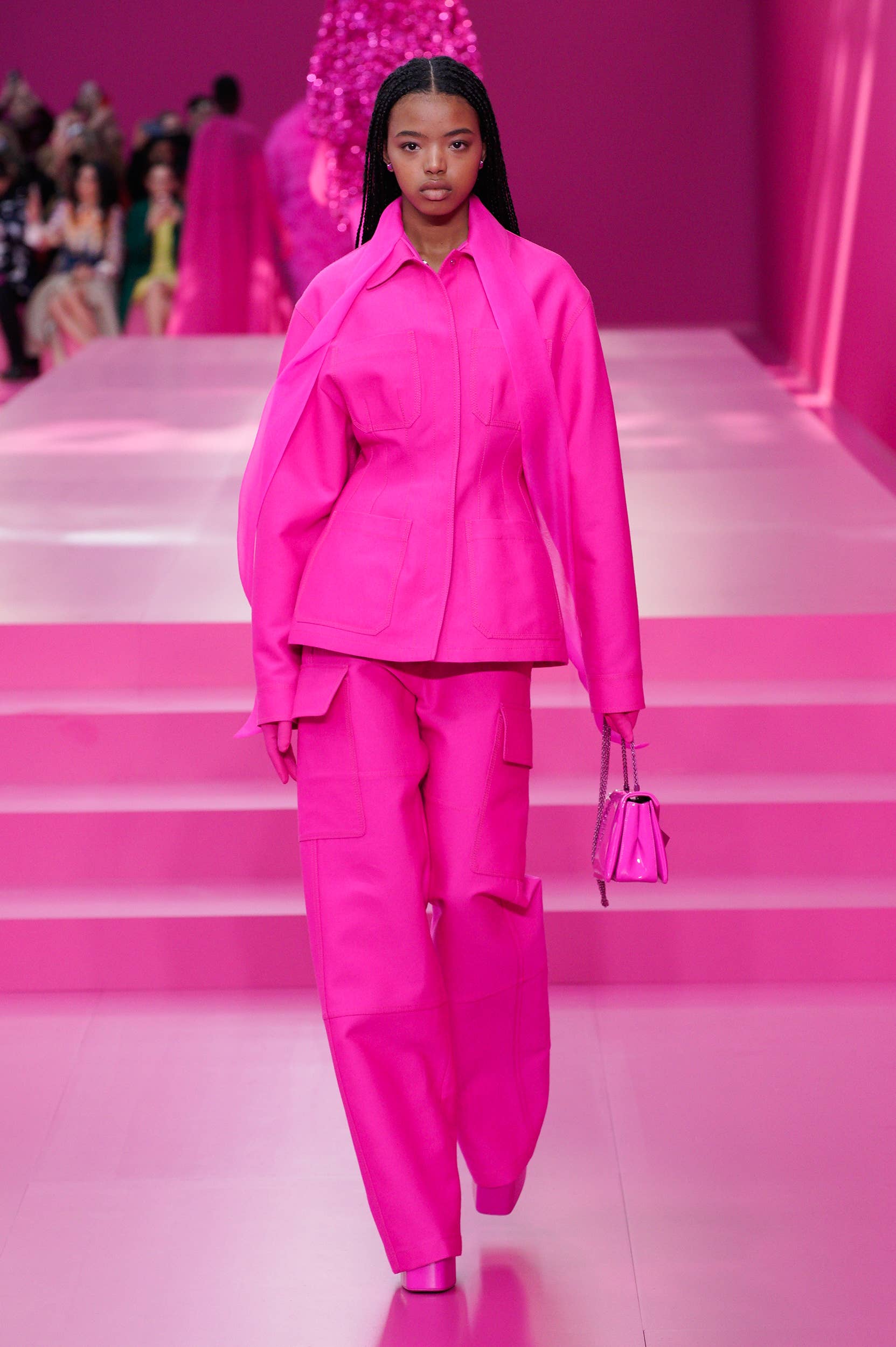 valentino ファーストライン　ストール　ピンク Valentino PINK is the Moment – The Laterals