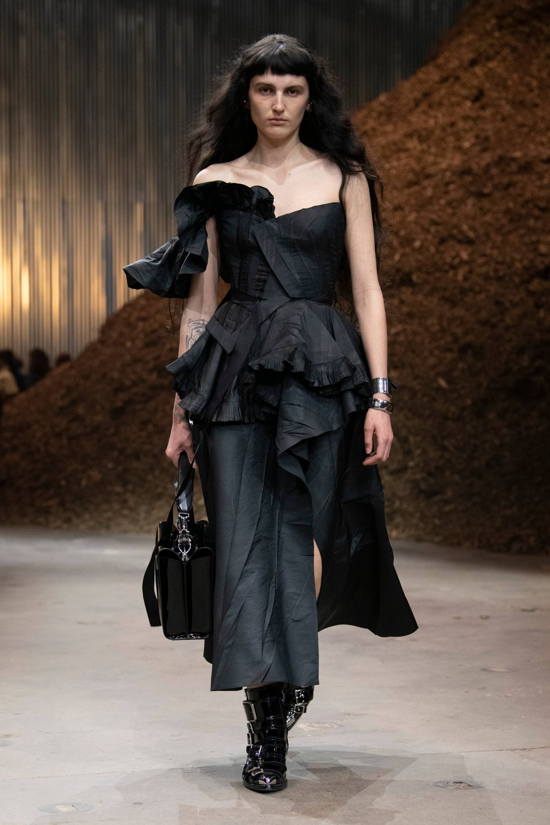 Alexander McQueen Fall 2022 Collection - Fashionista
