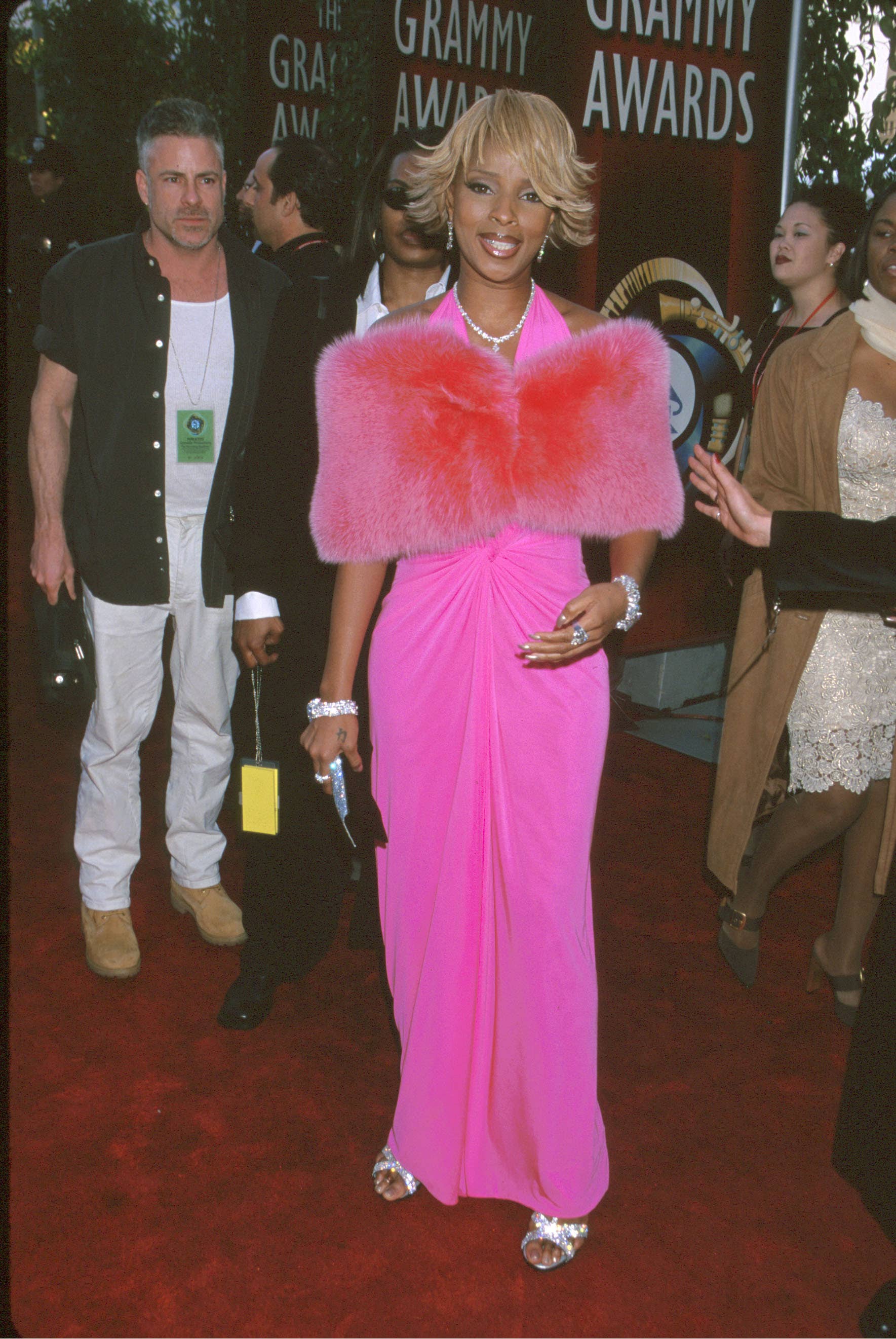 Great Outfits in Fashion History: Mary J. Blige in 2022's Biggest Color  Back in 2000 - Fashionista
