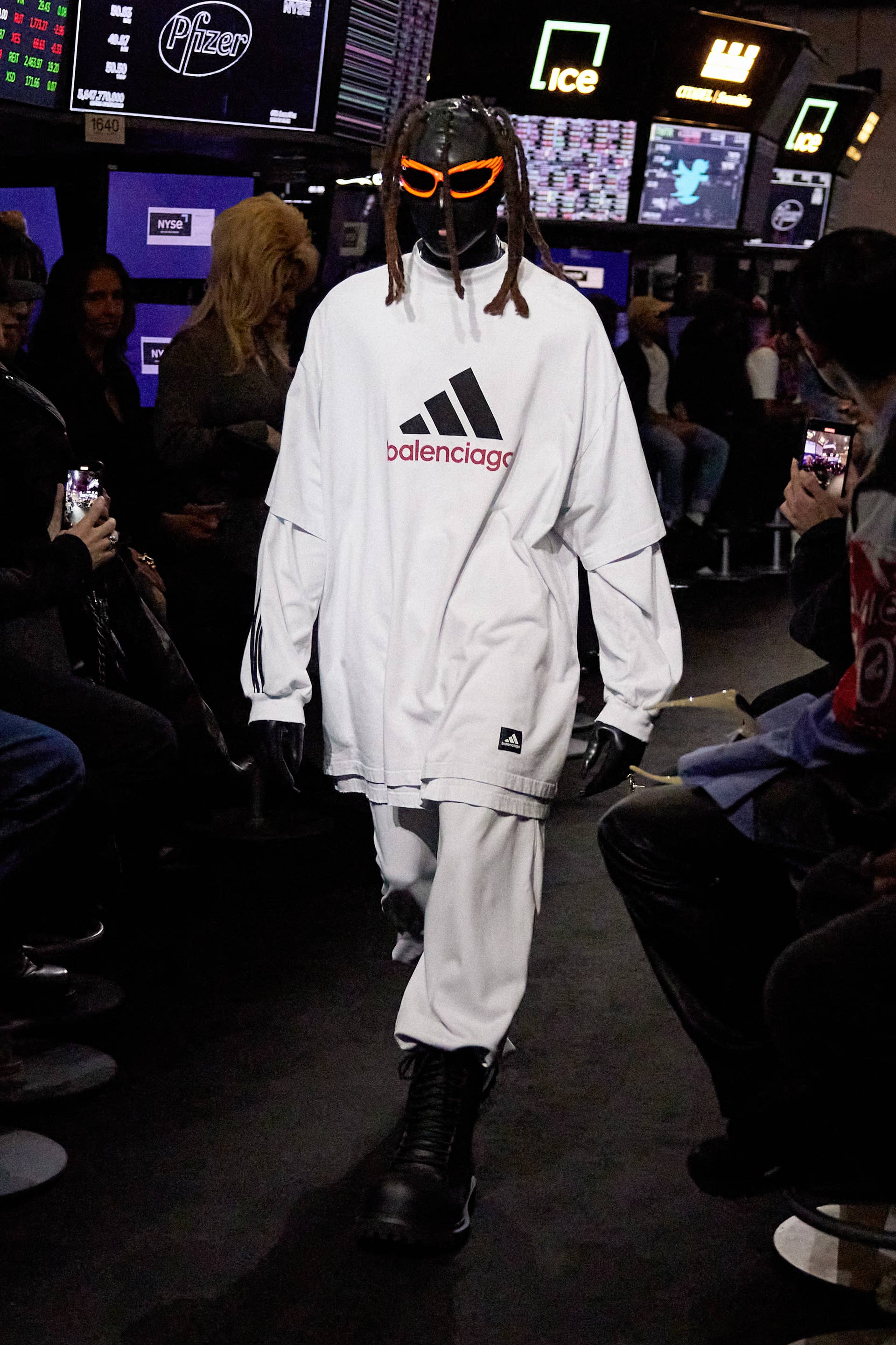 BALENCIAGA  adidas コラボ バレンシアガ〉ジャージーマニアな住人 | 【GINZA】東京発信の最新