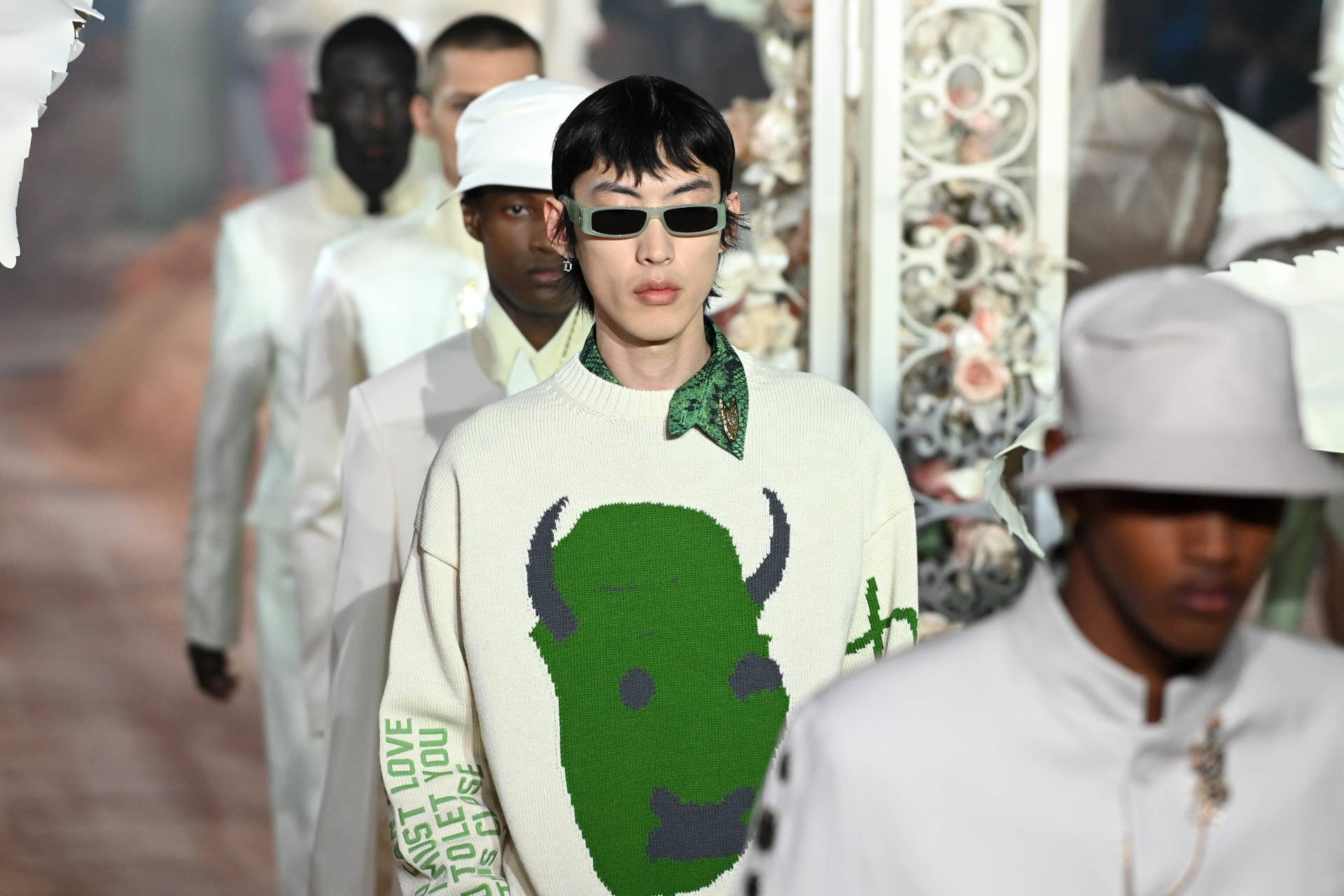 Dior トランプ　オブジェ ?media_id=3886601708433033086