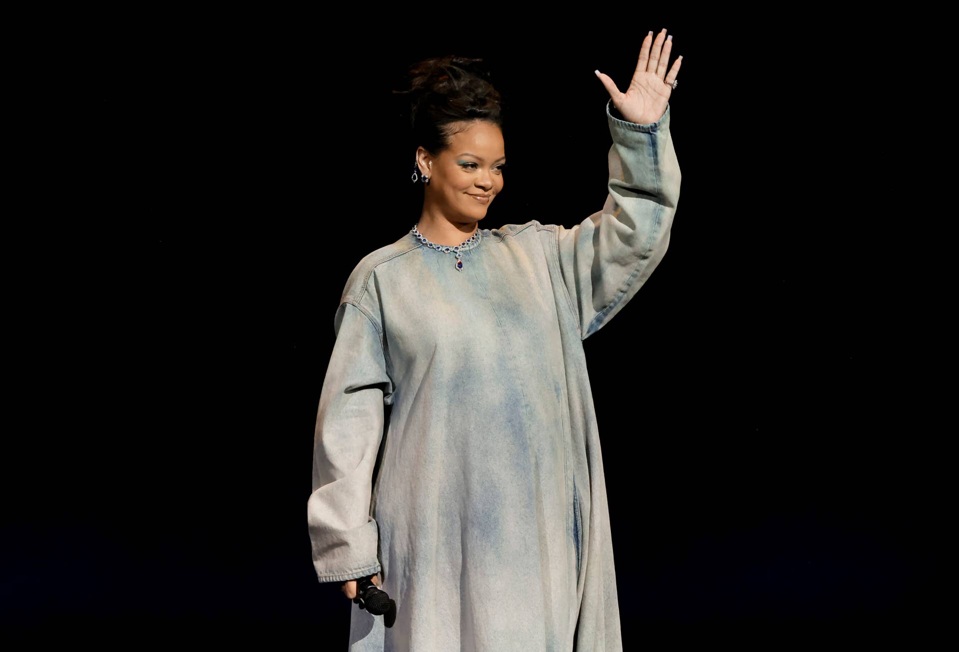 Rihanna Just Wore More Denim Than Britney Spears and Justin Timberlake Combined - Fashionista Rihanna Just Wore More Denim Than Britney Spears and Justin Timberlake Combined - Fashionista