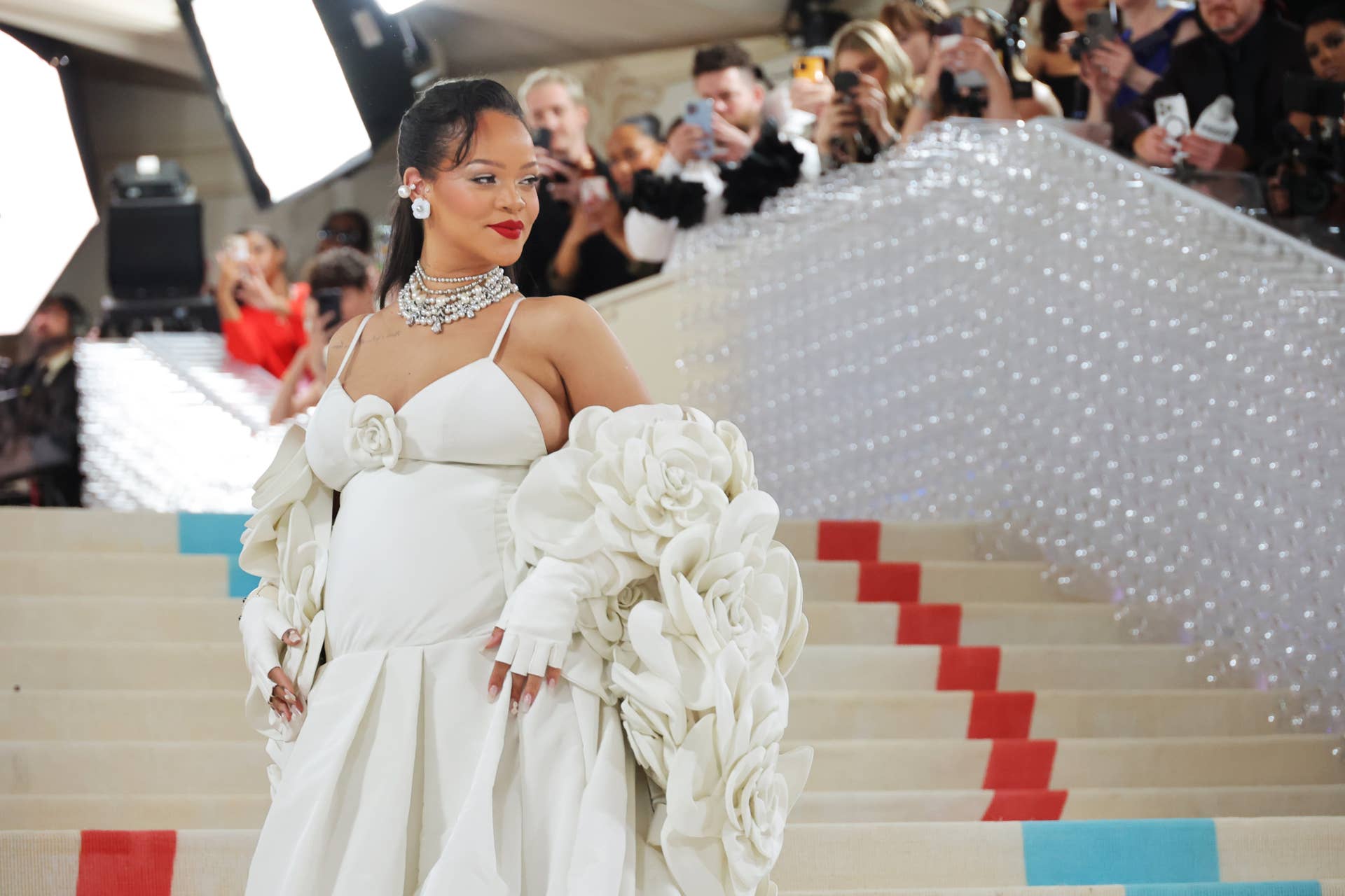 white dress rihanna Tight Backless Round Neck Knot Prom Celebrity Formal Dress MTV VMA Here's How to Get Rihanna's