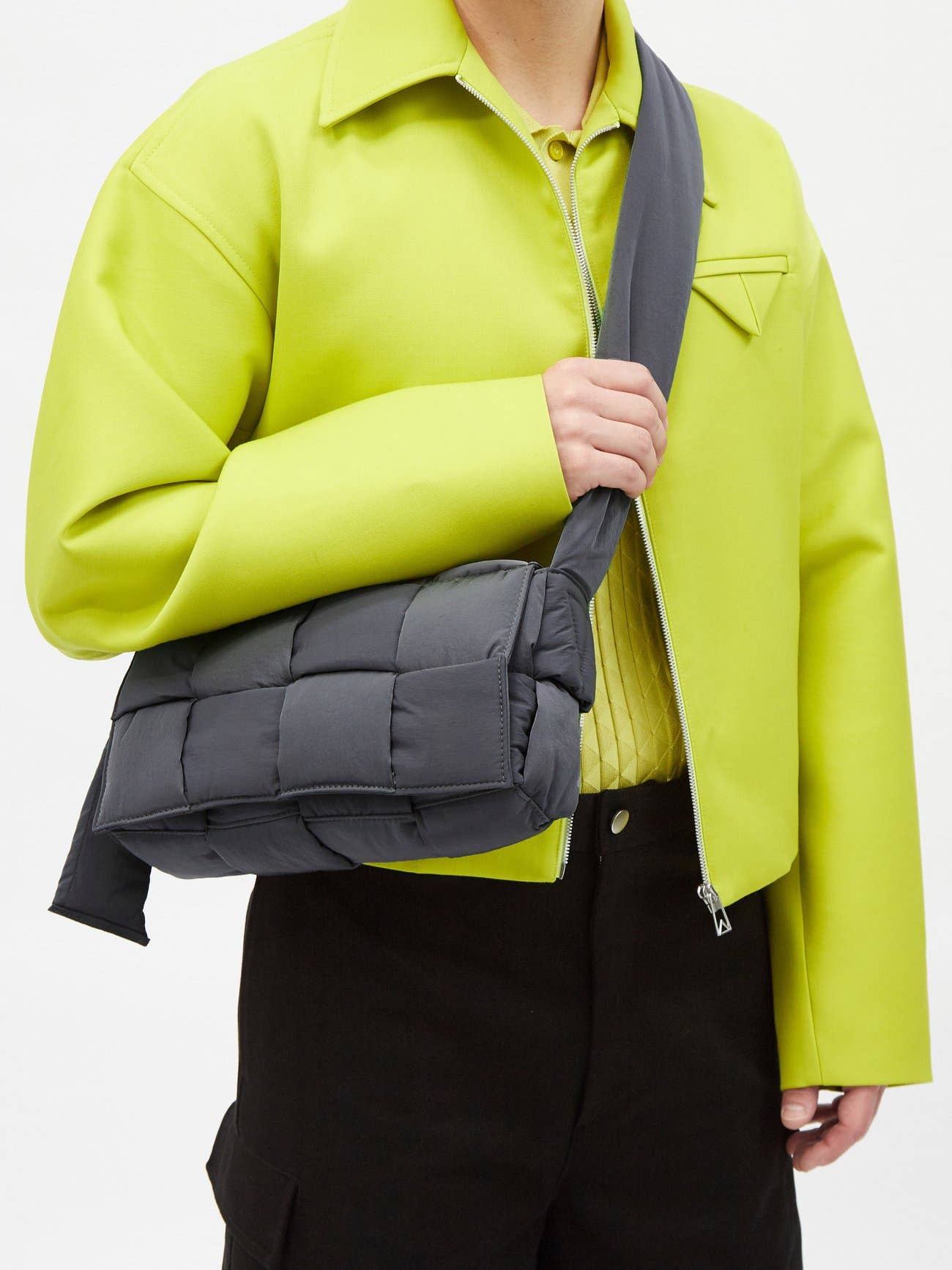 小物 Bottega Veneta mens bags cassette nylon This Puffy Men's Bottega Veneta Bag Has Become a Full-On Fixation