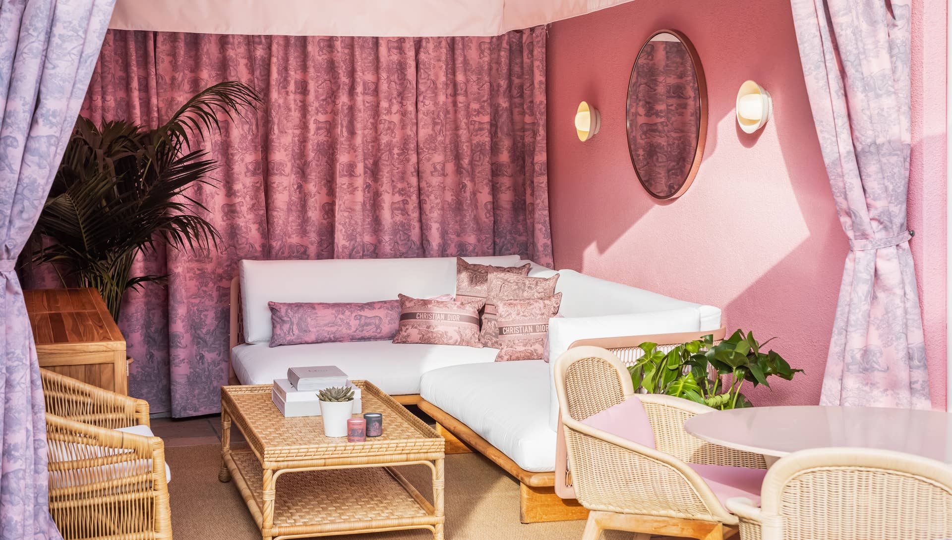 Christian Dior バタフライガーデン ミッツァ ピンク Dior Took Over the Iconic Beverly Hills Hotel and, Well, It's