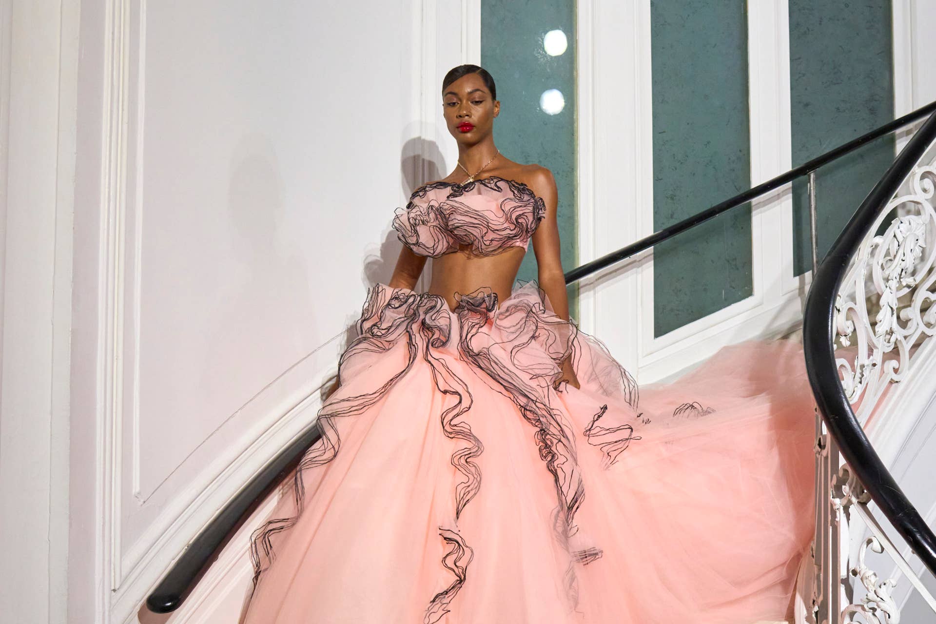 Christian Siriano Invokes 'the Greats' for Spring 2023 - Fashionista Christian Siriano Invokes 'the Greats' for Spring 2023 - Fashionista