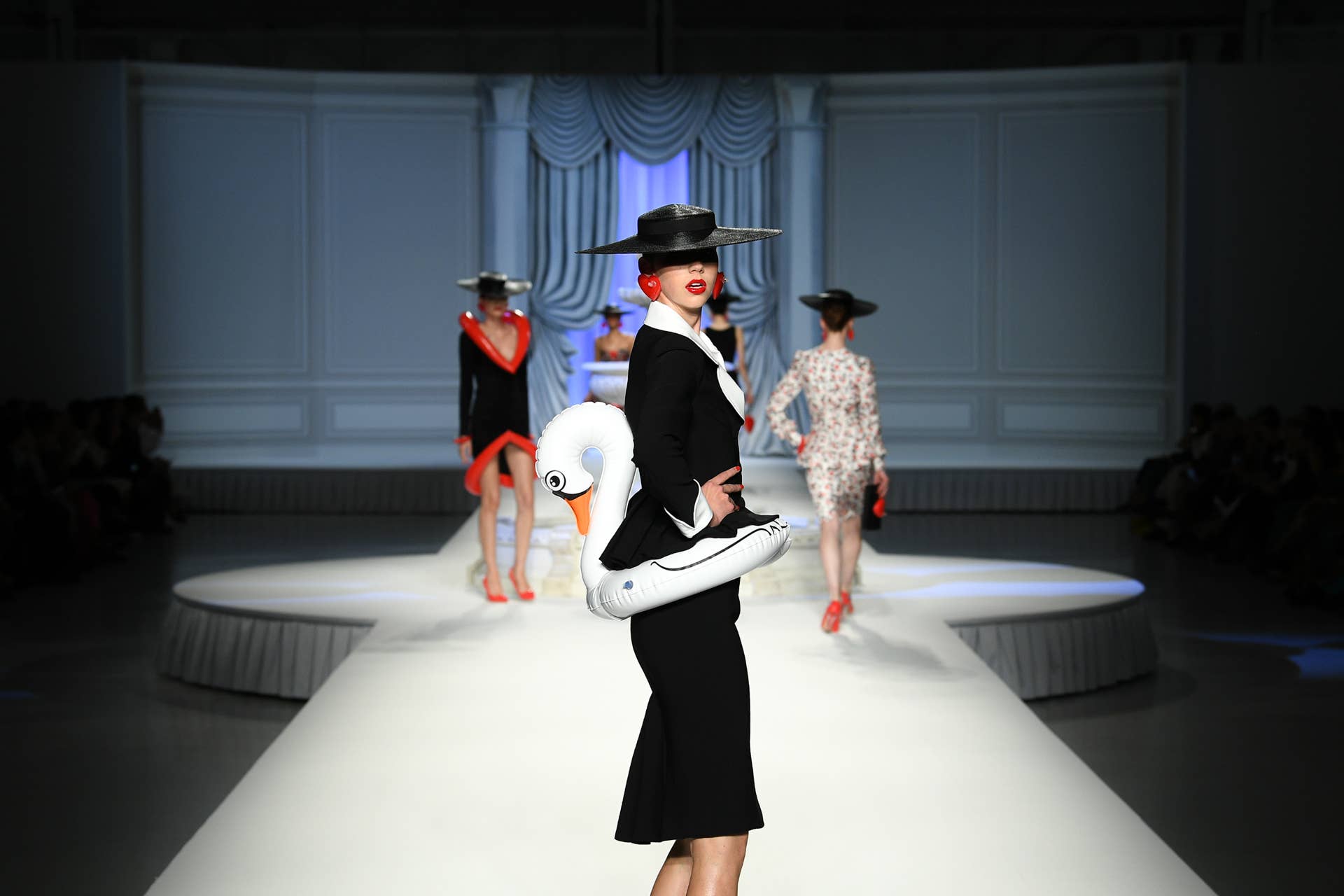 moschino-s23-066.jpg?profile=