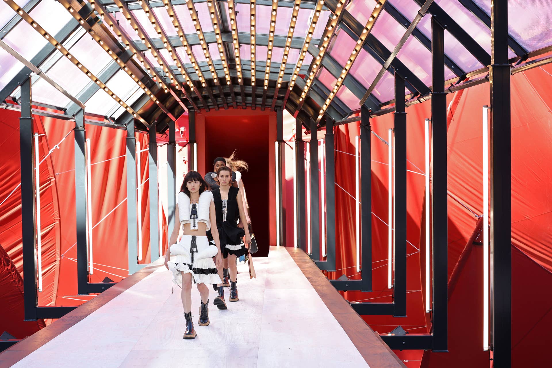 VUITTON ヴェルニレキシントン ルイヴィトンレキシントン 14125 フューシャピンク レディース