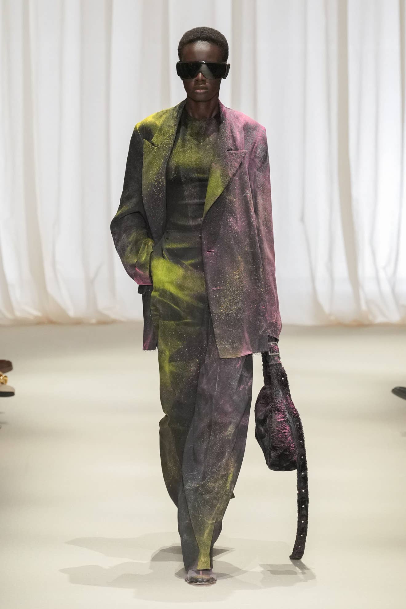 【MM6 Maison Margiela】クロップド MA-1 MM6 Maison Margiela Finds a New Edge for Fall 2024 - Fashionista