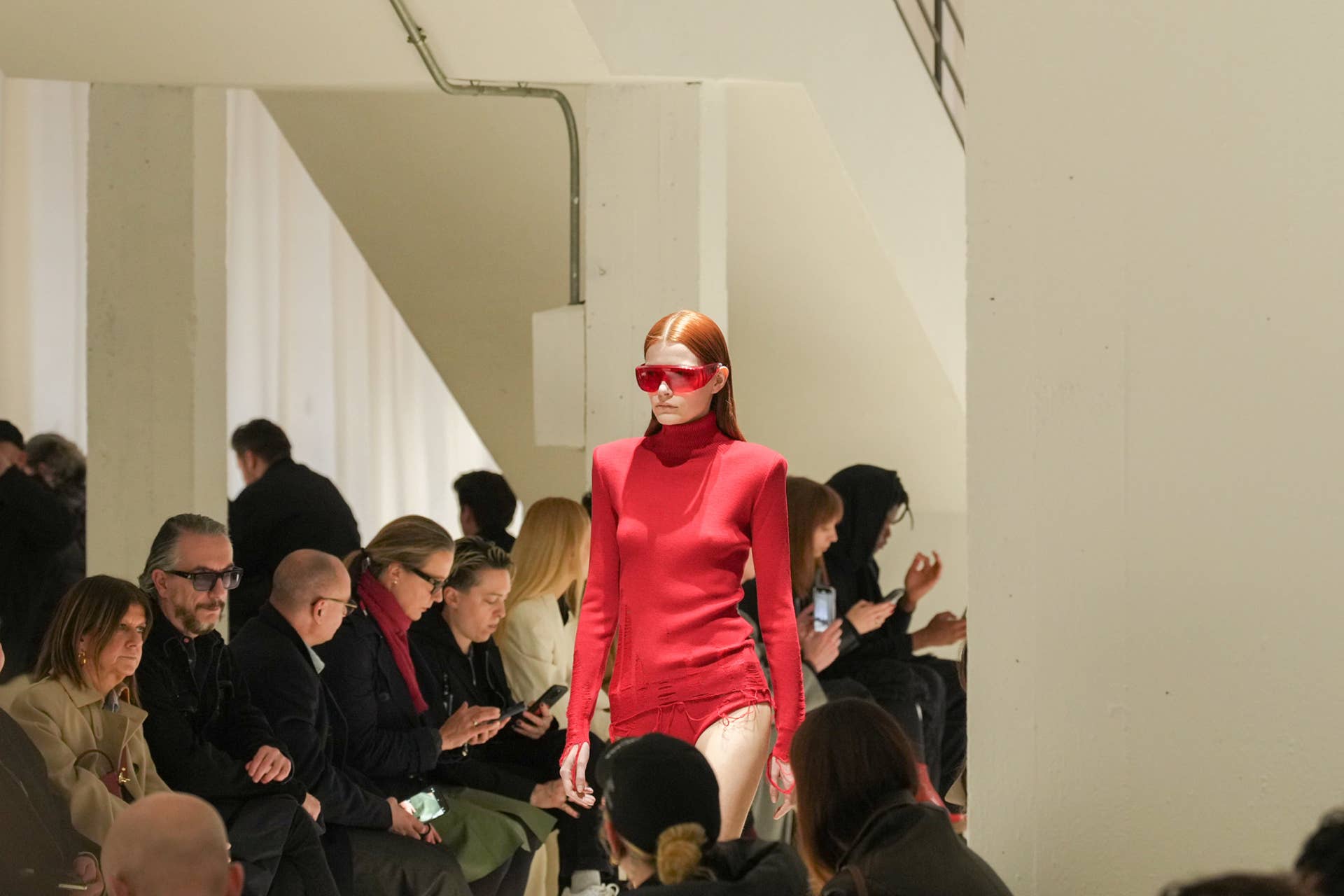 【MM6 Maison Margiela】クロップド MA-1 MM6 Maison Margiela Finds a New Edge for Fall 2024 - Fashionista