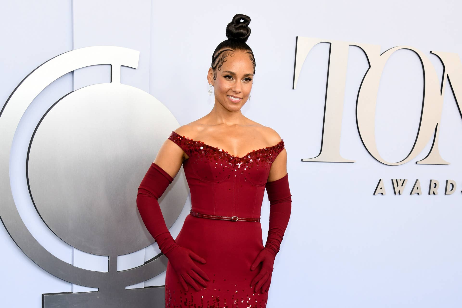 sarah paulson red dress Sarah Paulson's balloon dress dilemma at the Vanity Fair Oscar Party