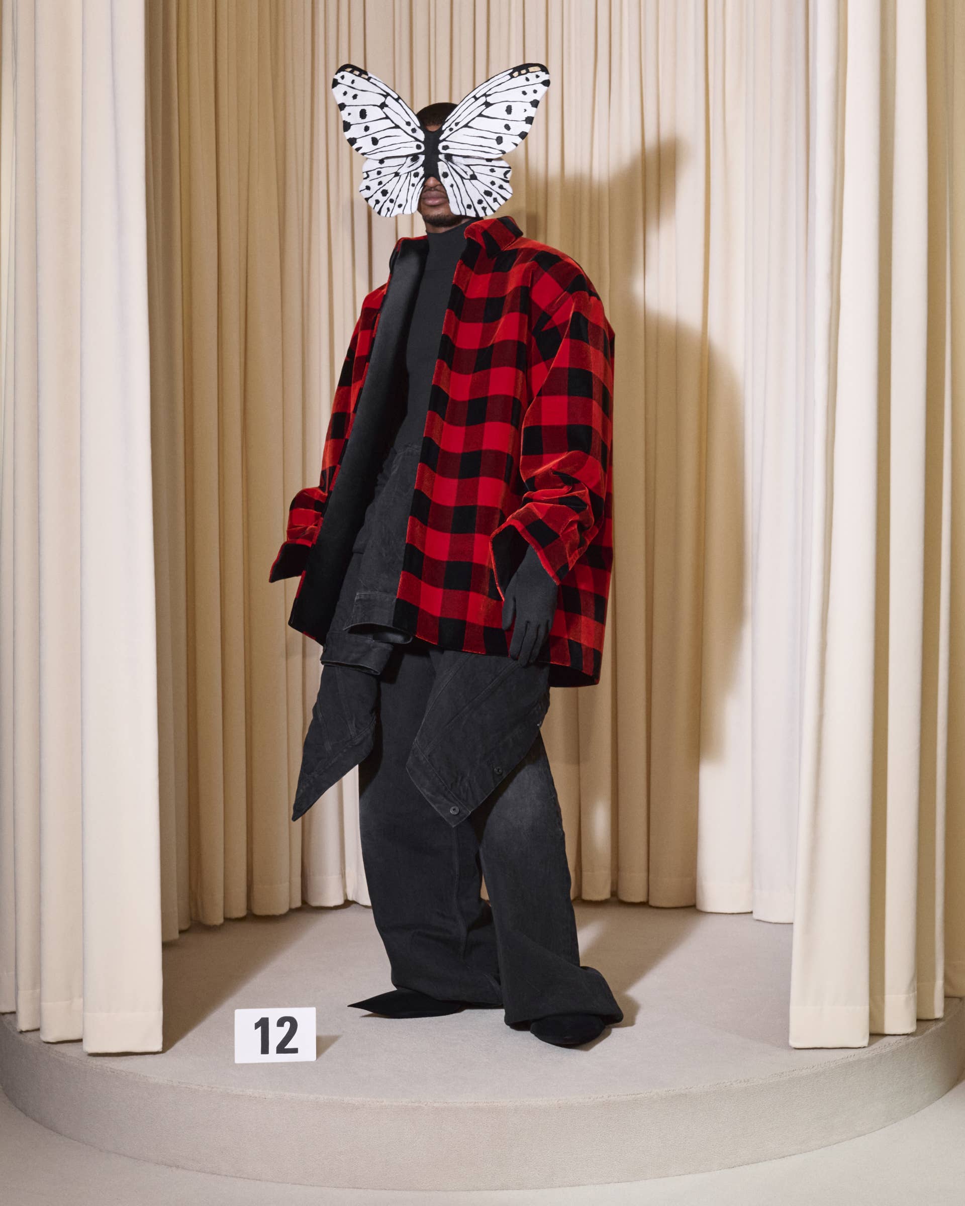 Demna Zeroes in on Cristóbal Signatures for Balenciaga Haute