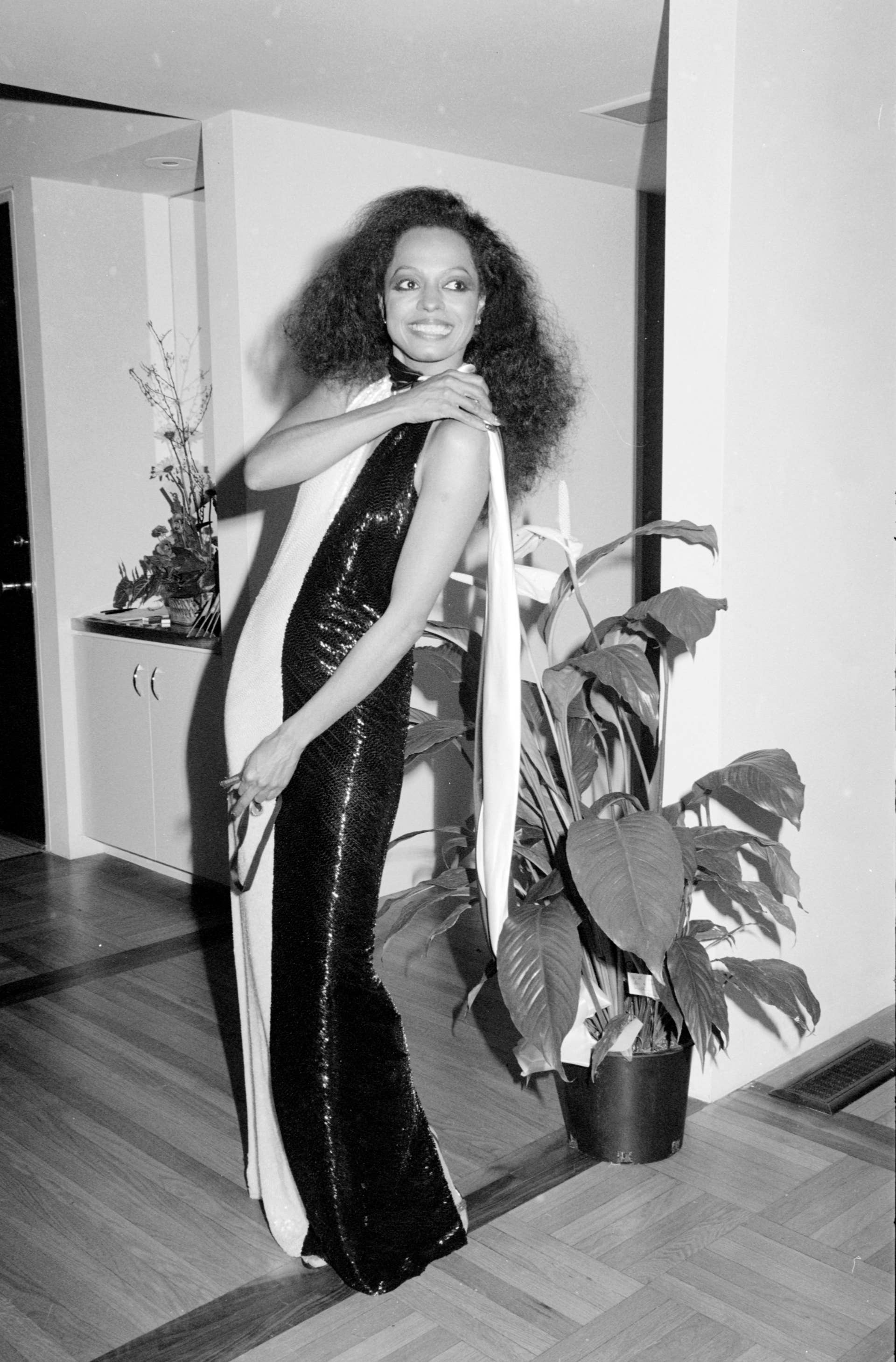 Great Outfits in Fashion History: Diana Ross' 1982 Black and White Beaded Birthday Gown - Fashionista Great Outfits in Fashion History: Diana Ross' 1982 Black and White Beaded Birthday Gown - Fashionista
