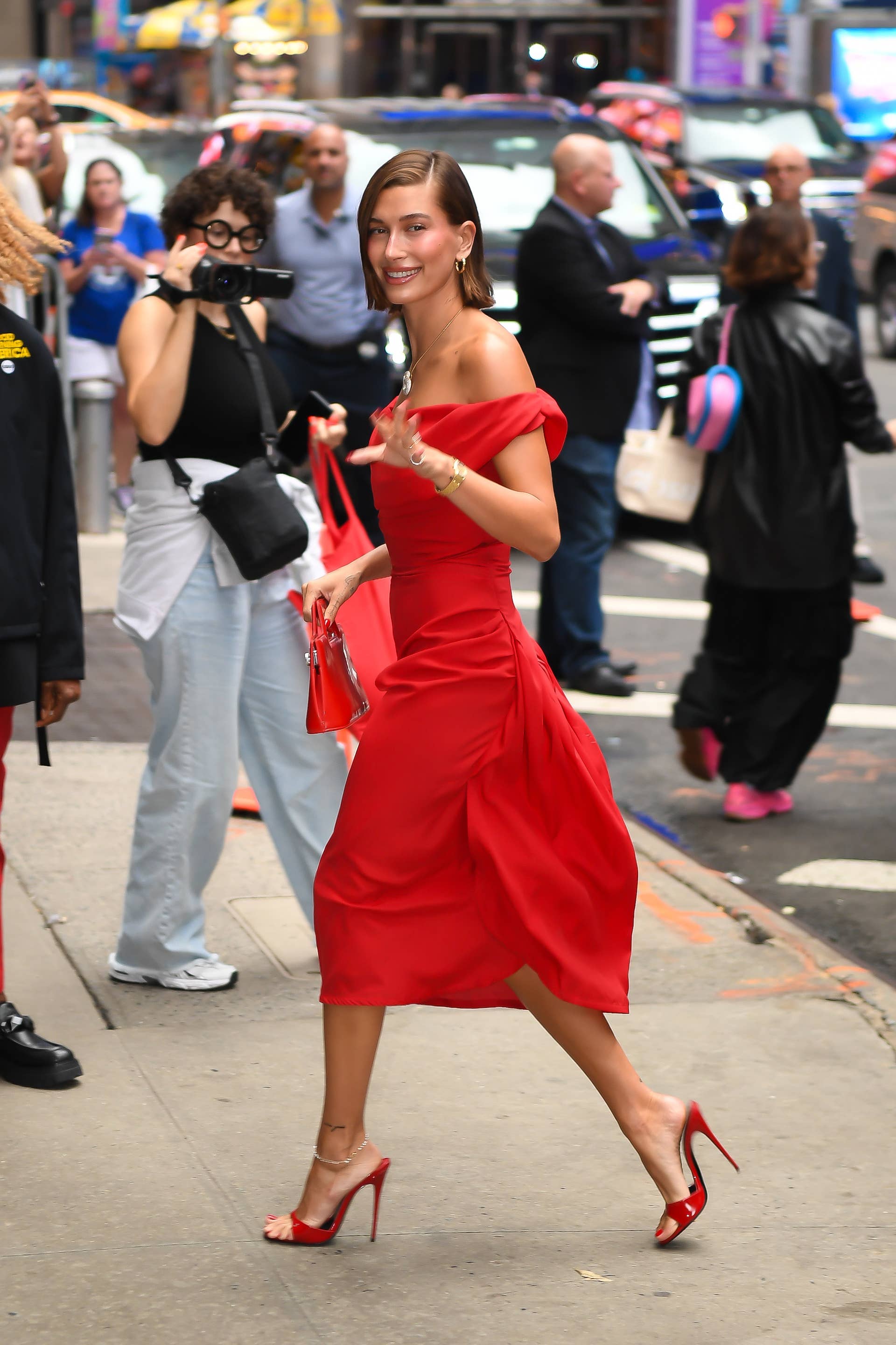 Hailey Bieber Really Commits to 'Strawberry Glaze' Fashion - Fashionista Hailey Bieber Really Commits to 'Strawberry Glaze' Fashion - Fashionista