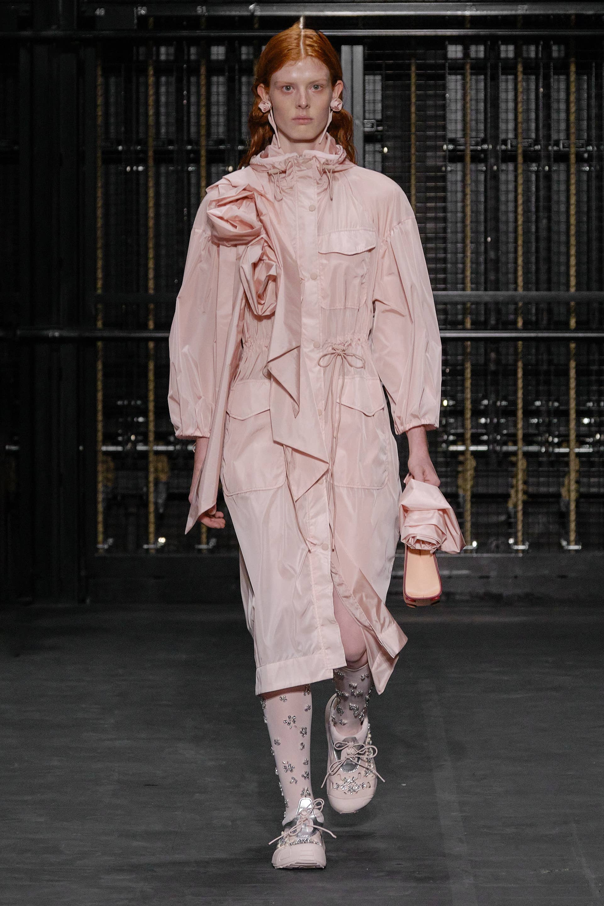 Simone Rocha Melds Roses, Bows and Bridal With Voluminous 