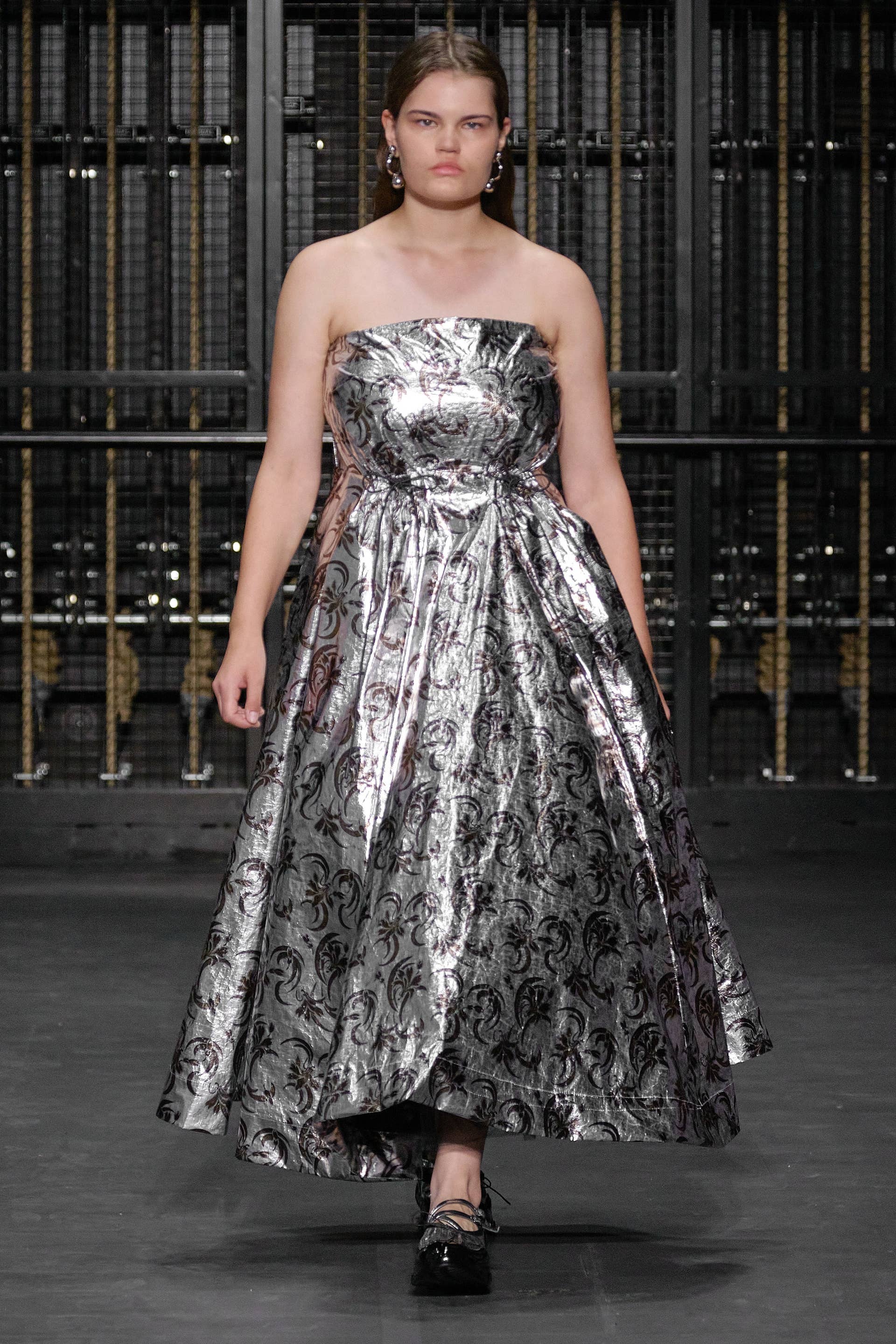 Simone Rocha Melds Roses, Bows and Bridal With Voluminous