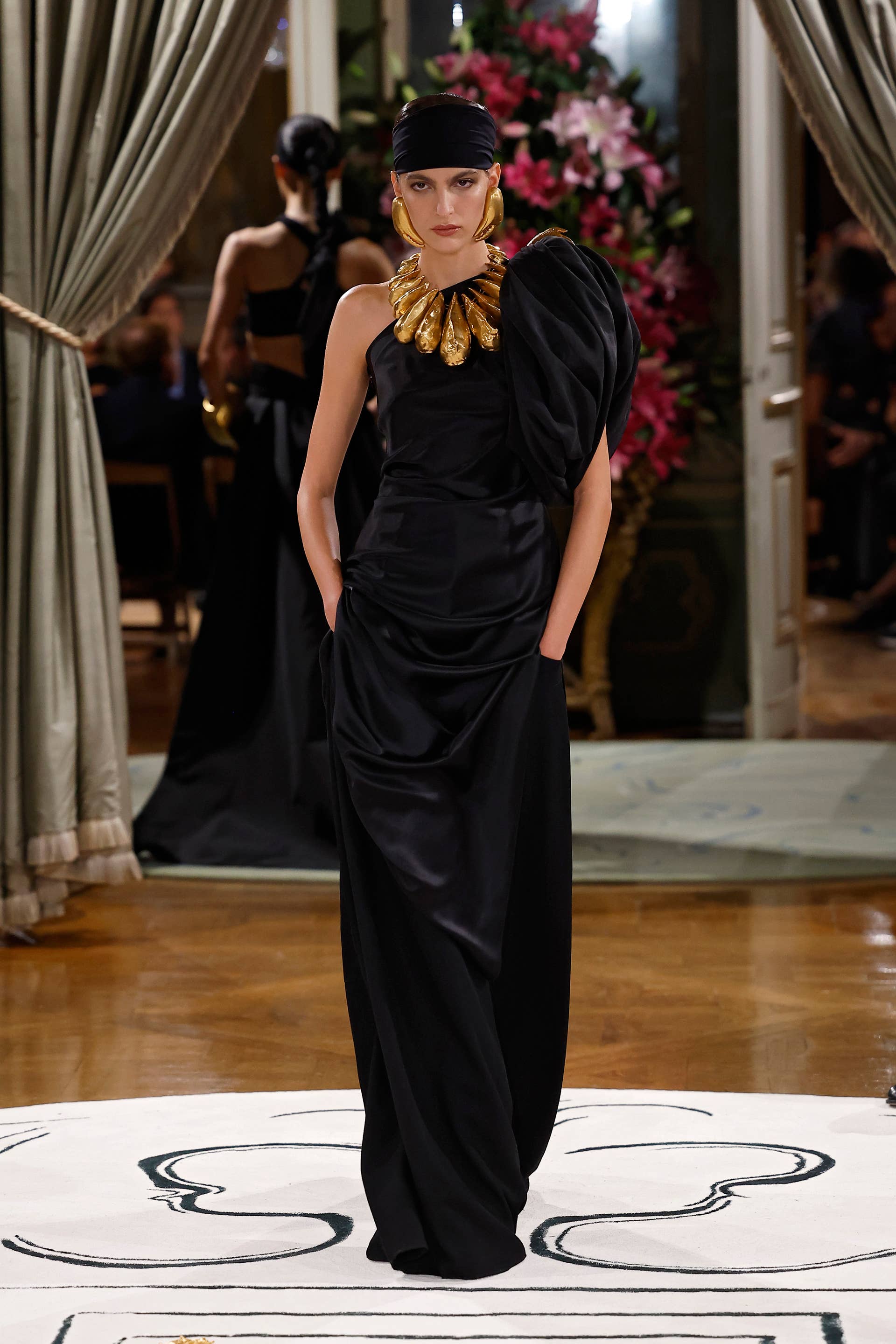 Daniel Roseberry Revives Archival Salvador Dal Lobster for Schiaparelli  Spring 2024 - Fashionista