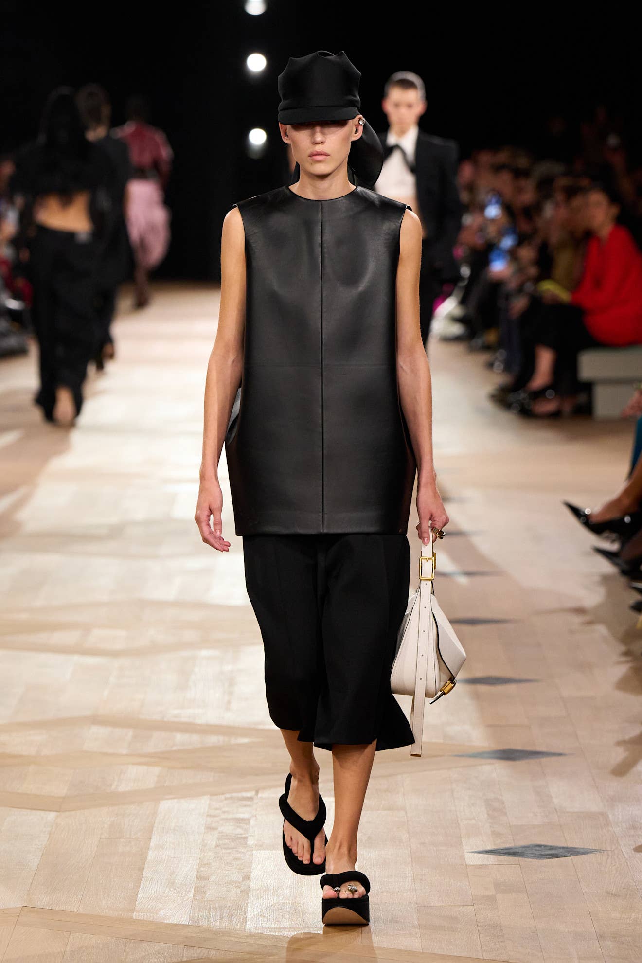 【新品未使用】BALENCIAGA ピガール フーディ PIGALLE サイズ3 Balenciaga | The Heartbeat, Summer 2026