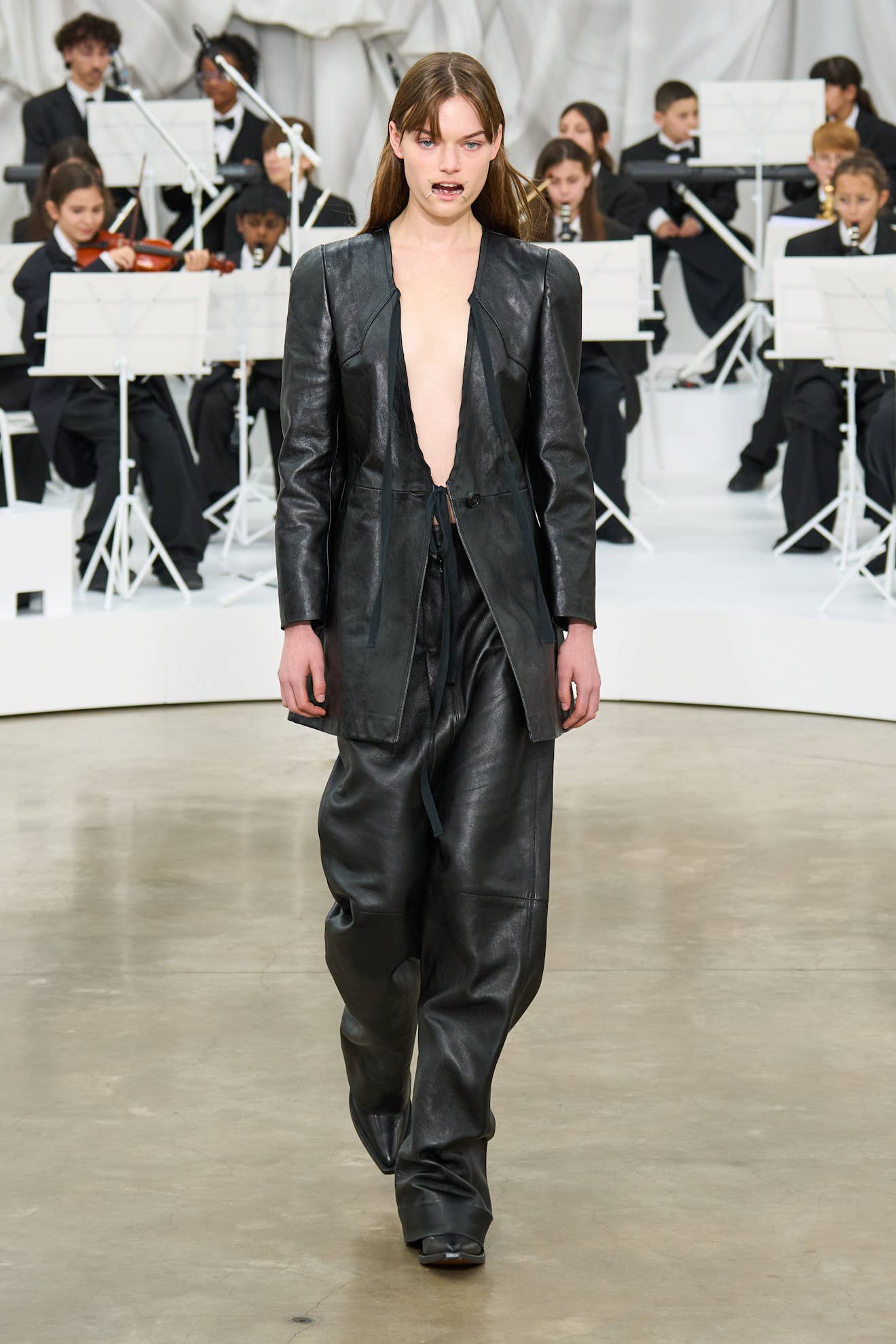 トップス maison martin Margiela In Fall Winter 2026, Maison Margiela stepped outside Paris for the